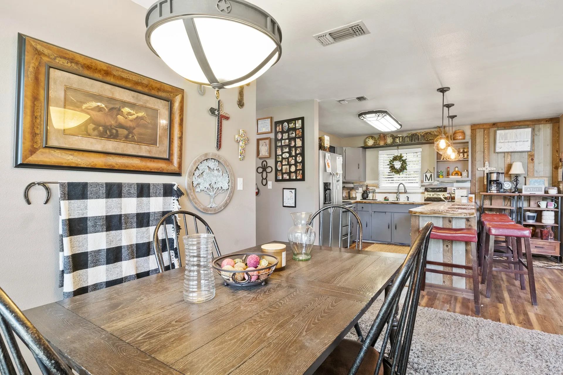 Single Family Residence For Sale in Titus County , 490 FM 1735, Mt Pleasant, Texas 75455, 2 Bedroom, 2 Bathroom, 1 Garage spaces, 1,360 Sqft, built in 2000, Price $250,000, mls#21065871, Real Estate Agent in Mt Pleasant, Homes For Sale in Titus county, Homes For Sale in Mt Pleasant, Realtor in Mt Pleasant Texas, Real Estate Brokerage Independent Realty Texas, Luminita Cordes Realtor