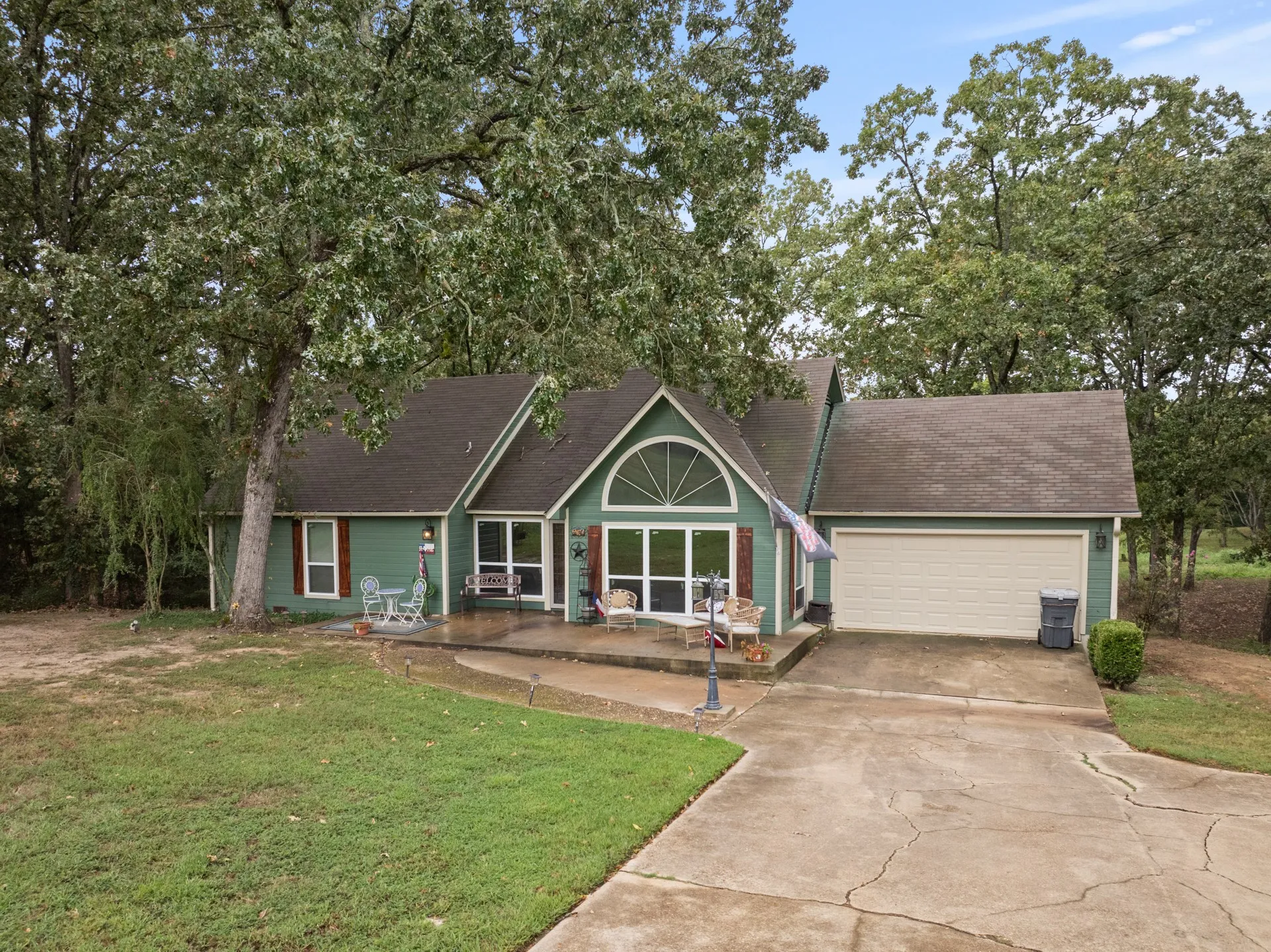 Single Family Residence For Sale in Titus County , 490 FM 1735, Mt Pleasant, Texas 75455, 2 Bedroom, 2 Bathroom, 1 Garage spaces, 1,360 Sqft, built in 2000, Price $250,000, mls#21065871, Real Estate Agent in Mt Pleasant, Homes For Sale in Titus county, Homes For Sale in Mt Pleasant, Realtor in Mt Pleasant Texas, Real Estate Brokerage Independent Realty Texas, Luminita Cordes Realtor