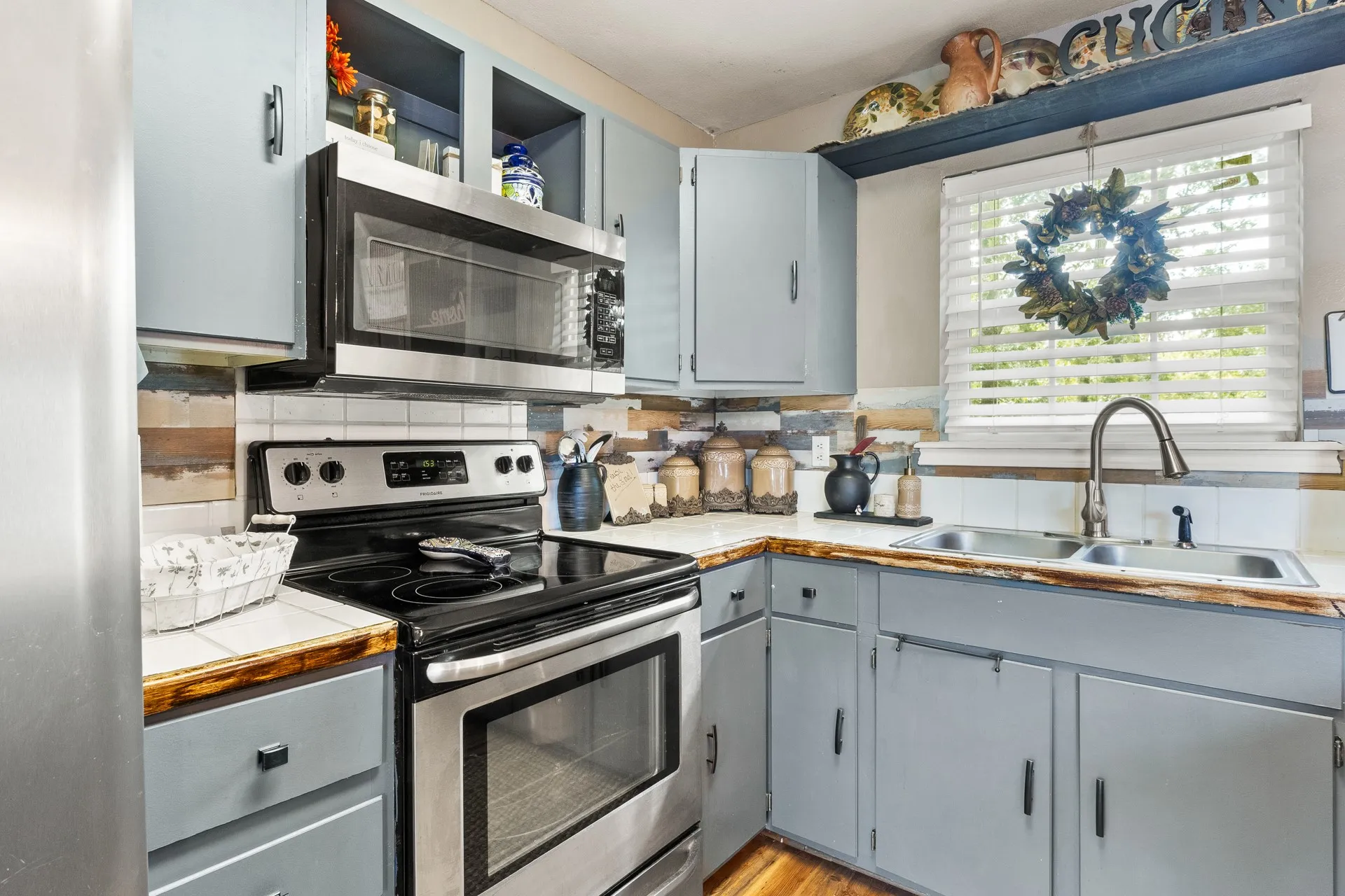 Single Family Residence For Sale in Titus County , 490 FM 1735, Mt Pleasant, Texas 75455, 2 Bedroom, 2 Bathroom, 1 Garage spaces, 1,360 Sqft, built in 2000, Price $250,000, mls#21065871, Real Estate Agent in Mt Pleasant, Homes For Sale in Titus county, Homes For Sale in Mt Pleasant, Realtor in Mt Pleasant Texas, Real Estate Brokerage Independent Realty Texas, Luminita Cordes Realtor