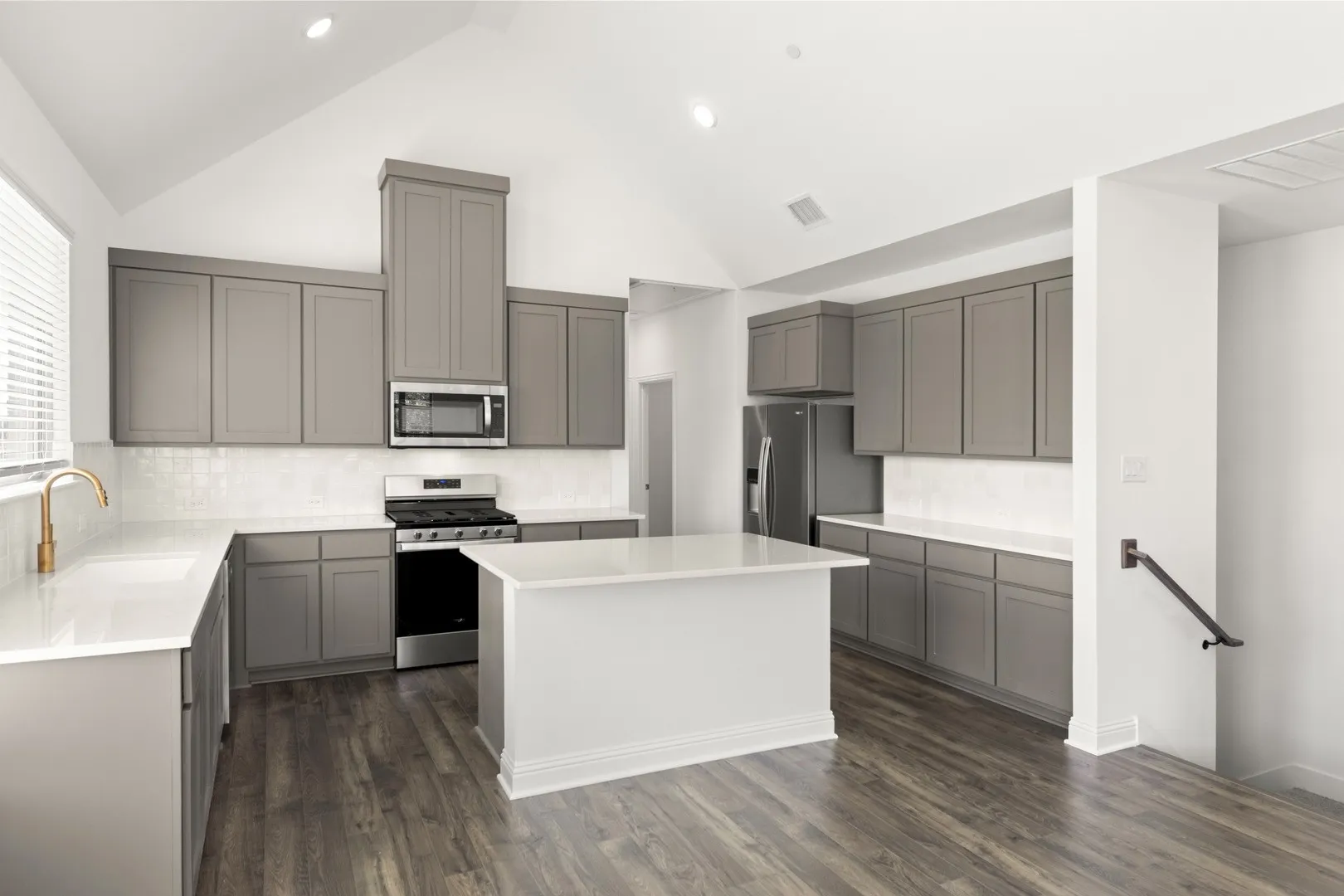 14. 2526 Campden - Kitchen (2)