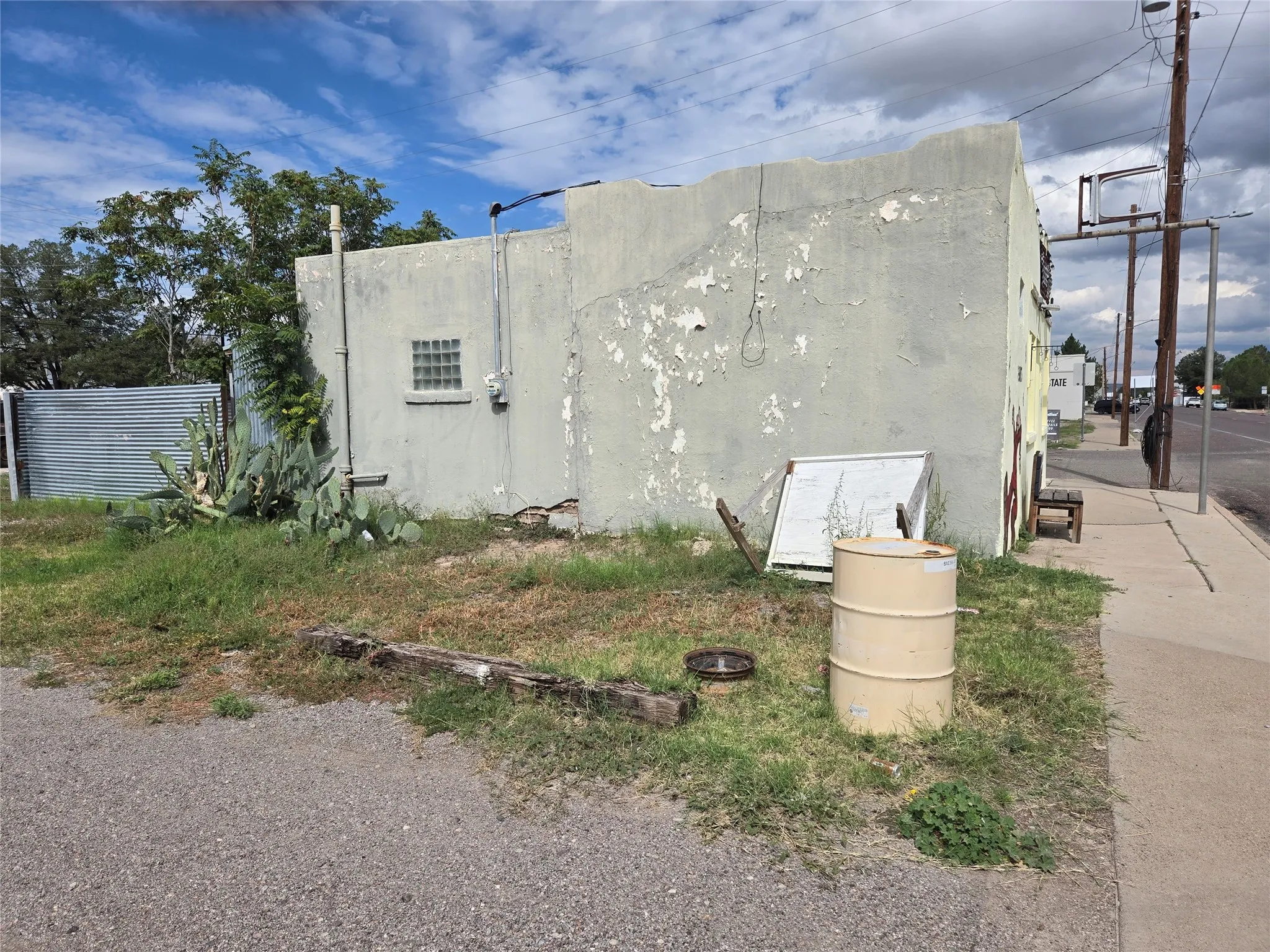 Retail For Sale in Presidio County , 310 San Antonio Street, Marfa, Texas 79843, 0, 0, Garage spaces, 0 Sqft, built in 1920, Preowned, mls#21066398, Real Estate Agent in Marfa, Homes For Sale in Presidio county, Homes For Sale in Marfa, Realtor in Marfa Texas, Real Estate Brokerage Independent Realty Texas, Luminita Cordes Realtor
