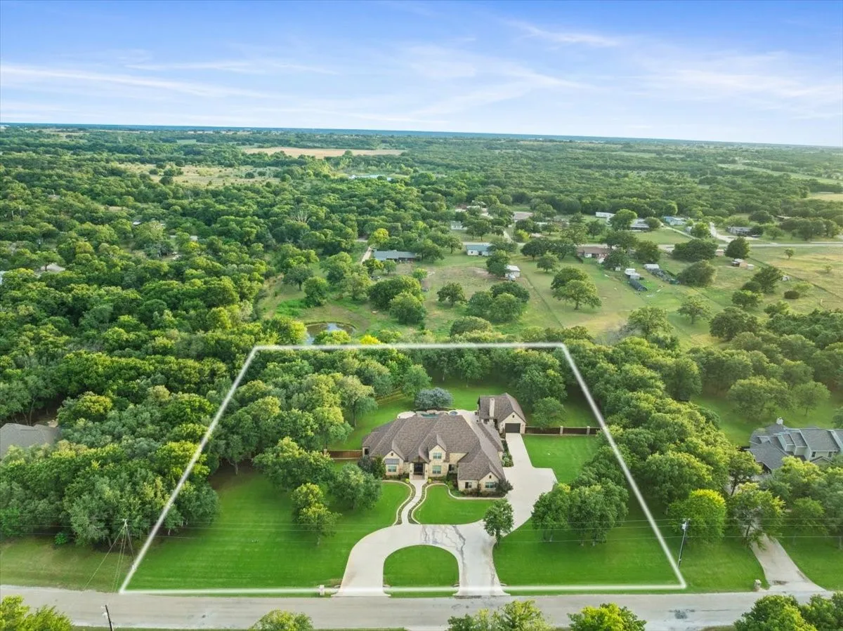 Single Family Residence For Sale in Erath County , 915 Timber Creek Drive, Stephenville, Texas 76401, 4 Bedroom, 5 Bathroom, 4 Garage spaces, 4,625 Sqft, built in 2015, Preowned, mls#21065118, Real Estate Agent in Stephenville, Homes For Sale in Erath county, Homes For Sale in Stephenville, Realtor in Stephenville Texas, Real Estate Brokerage Independent Realty Texas, Luminita Cordes Realtor