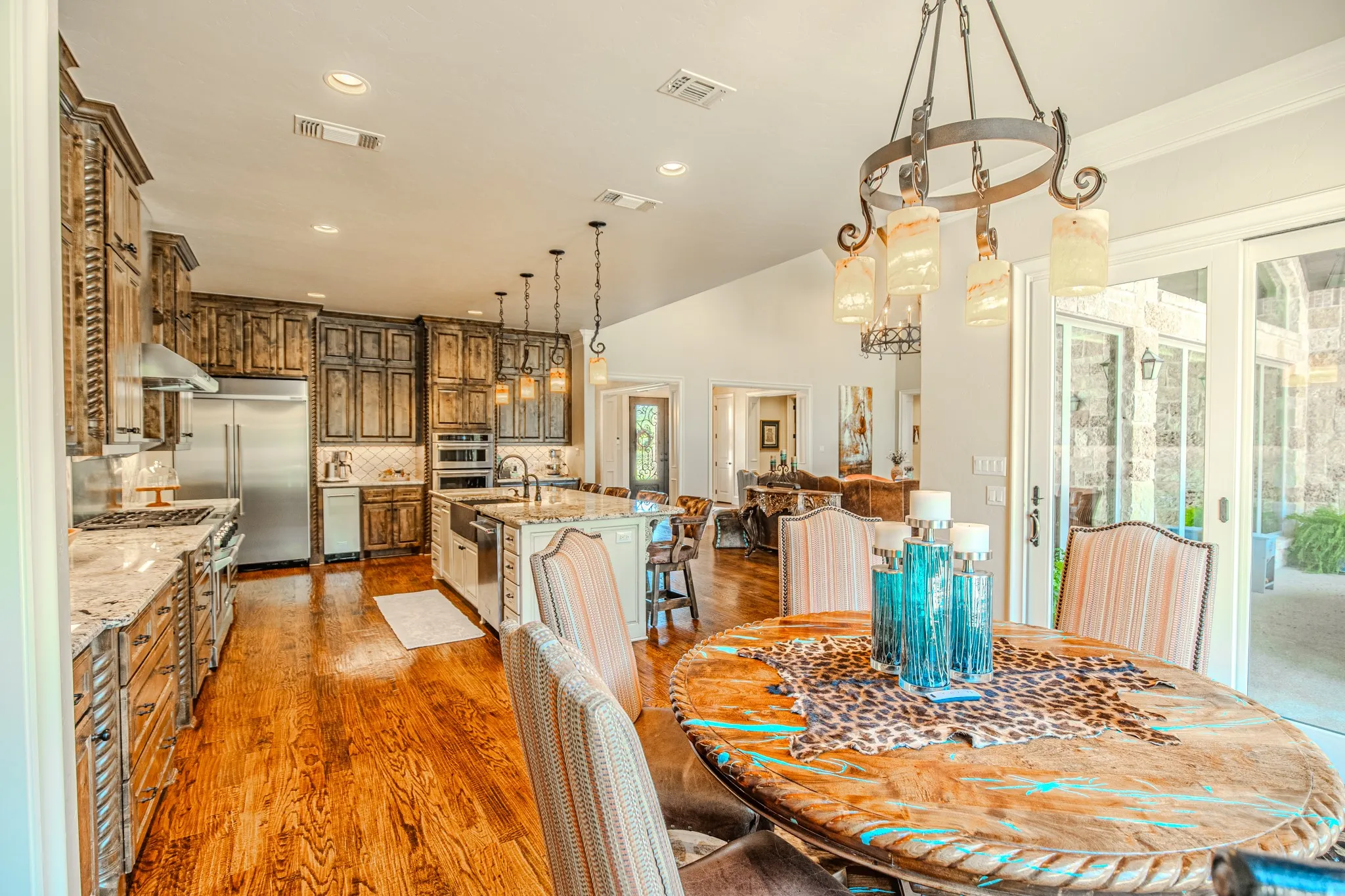 Breakfast area in kitchen