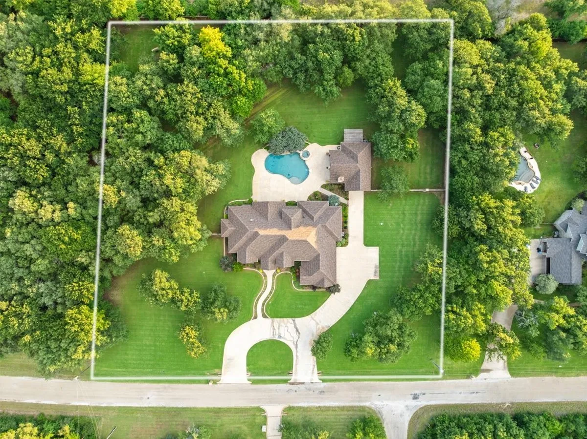 Single Family Residence For Sale in Erath County , 915 Timber Creek Drive, Stephenville, Texas 76401, 4 Bedroom, 5 Bathroom, 4 Garage spaces, 4,625 Sqft, built in 2015, Preowned, mls#21065118, Real Estate Agent in Stephenville, Homes For Sale in Erath county, Homes For Sale in Stephenville, Realtor in Stephenville Texas, Real Estate Brokerage Independent Realty Texas, Luminita Cordes Realtor