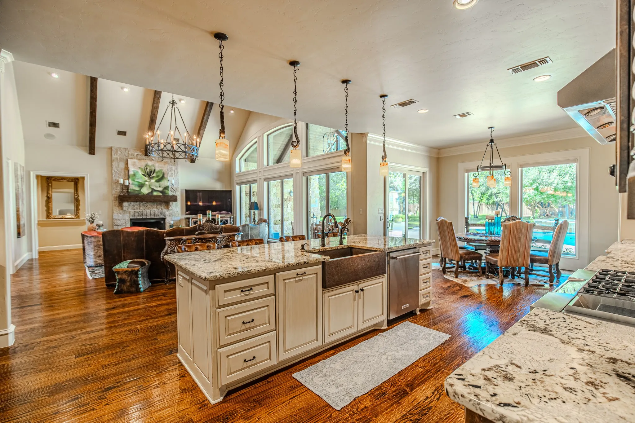 Single Family Residence For Sale in Erath County , 915 Timber Creek Drive, Stephenville, Texas 76401, 4 Bedroom, 5 Bathroom, 4 Garage spaces, 4,625 Sqft, built in 2015, Preowned, mls#21065118, Real Estate Agent in Stephenville, Homes For Sale in Erath county, Homes For Sale in Stephenville, Realtor in Stephenville Texas, Real Estate Brokerage Independent Realty Texas, Luminita Cordes Realtor