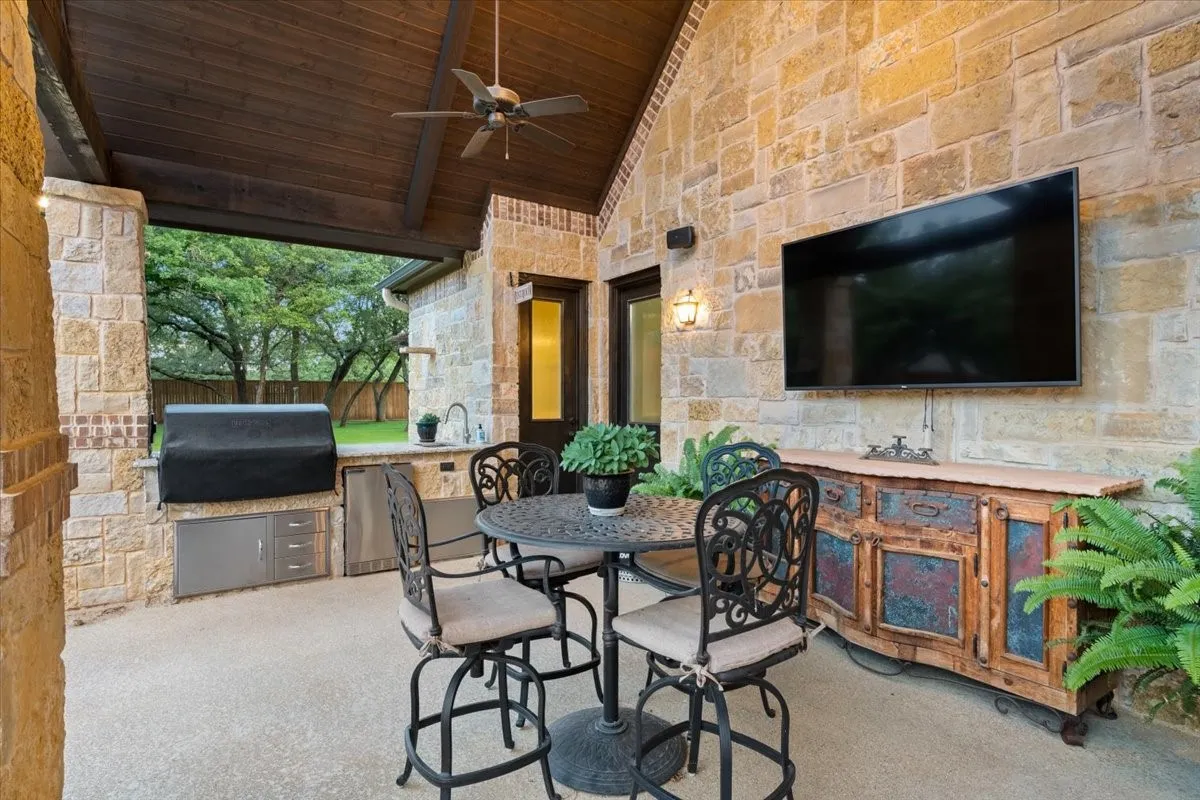 Outdoor kitchen and bathroom