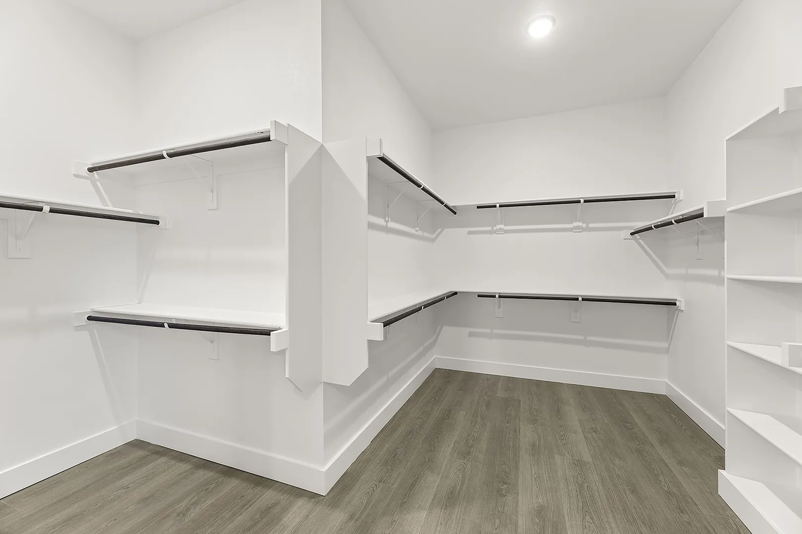 21. 1061 Georgetown - Closet