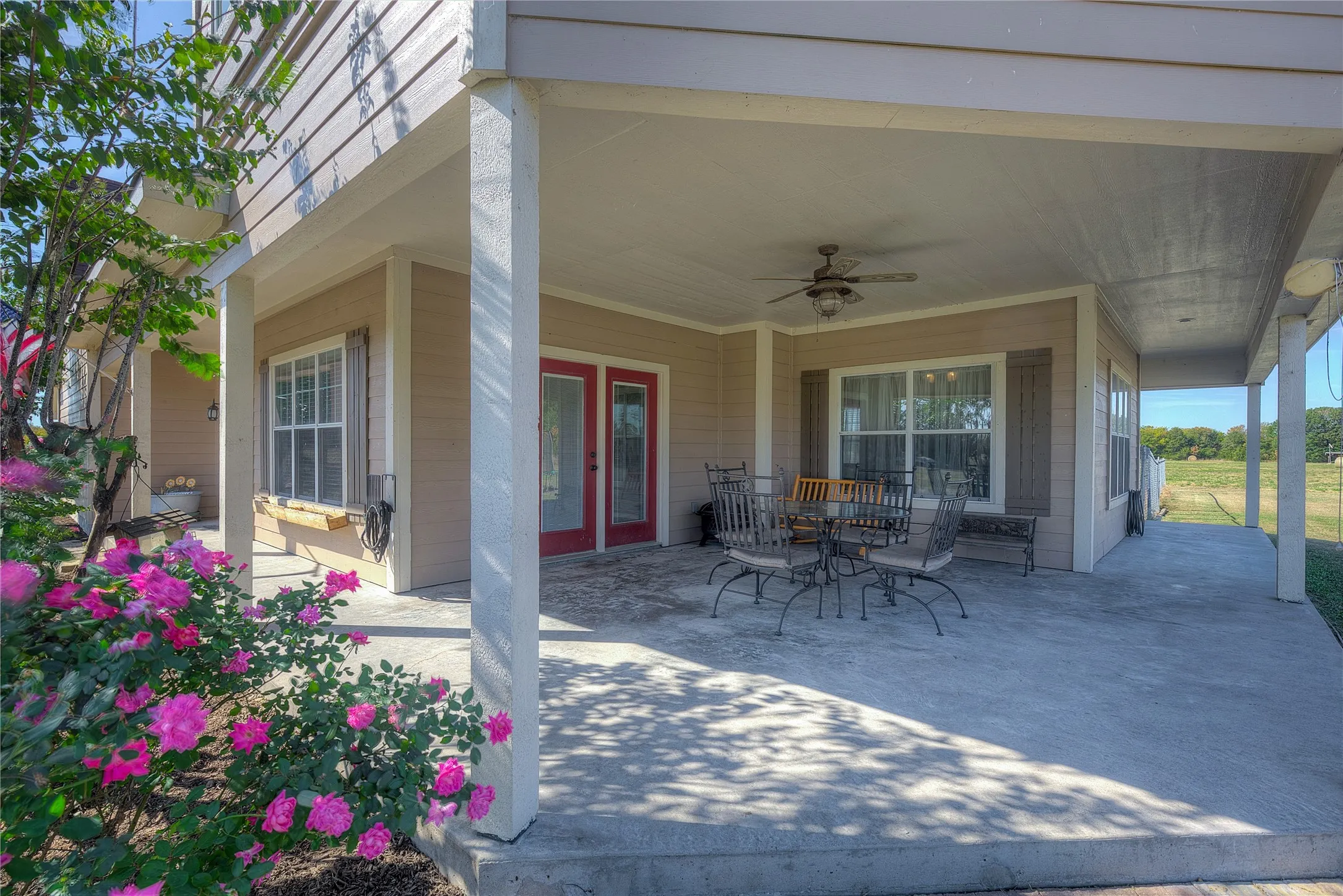 View of patio / terrace with ceiling fan