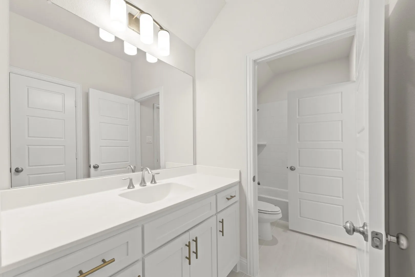 23. 240 Bee Balm - 3RD Bath