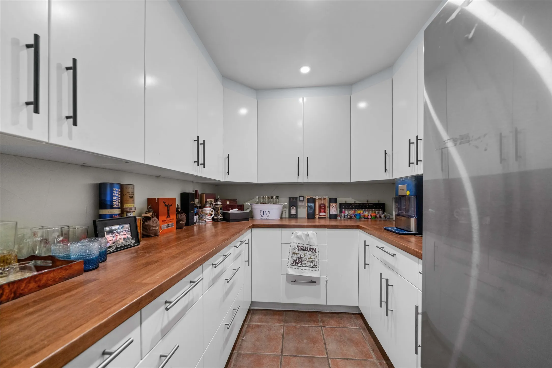 Single Family Residence For Sale in Smith County , 4107 Chester Drive, Tyler, Texas 75701, 4 Bedroom, 2 Bathroom, Garage spaces, 2,753 Sqft, built in 1969, Preowned, mls#21066961, Real Estate Agent in Tyler, Homes For Sale in Smith county, Homes For Sale in Tyler, Realtor in Tyler Texas, Real Estate Brokerage Independent Realty Texas, Luminita Cordes Realtor