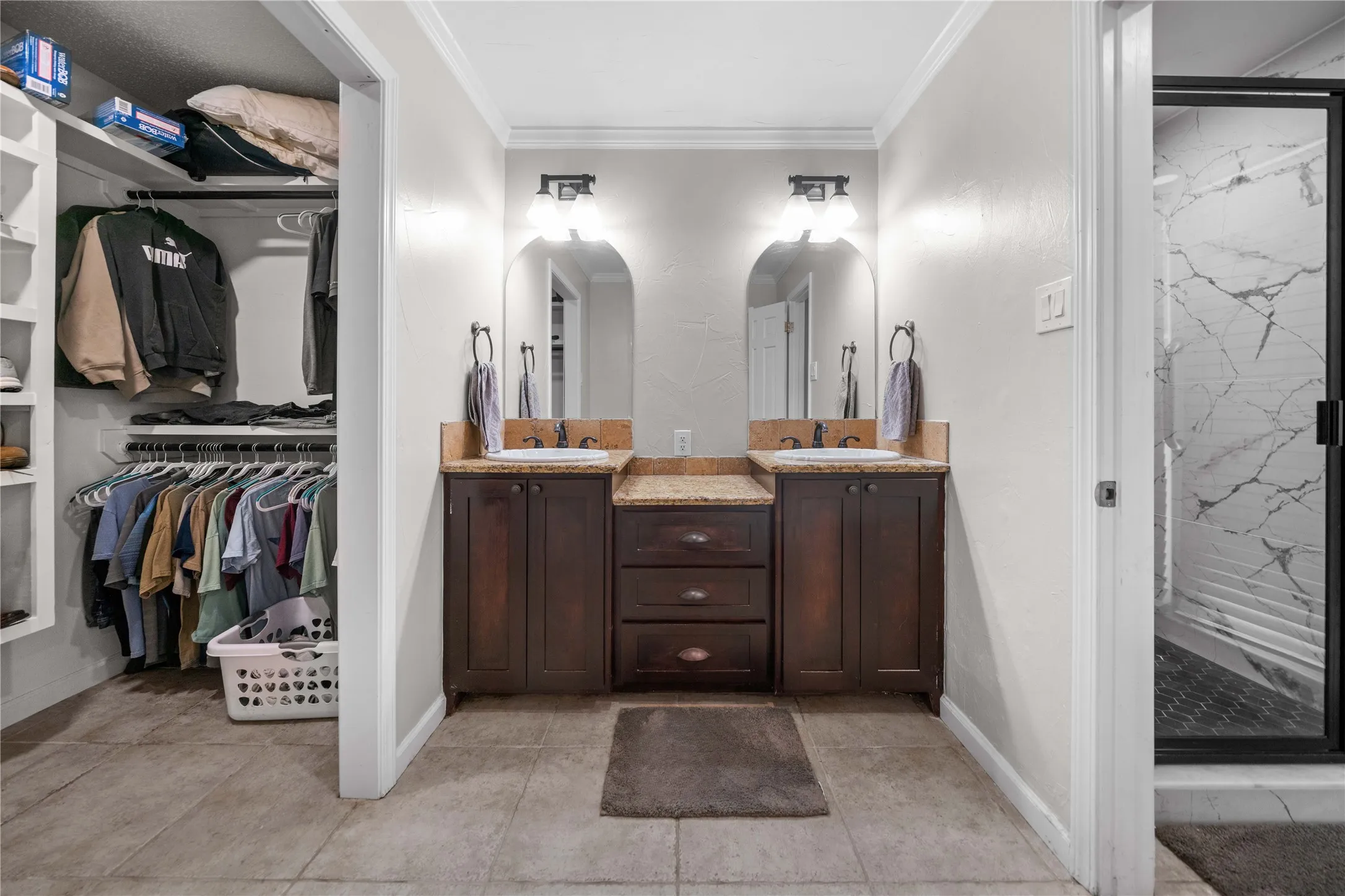 Single Family Residence For Sale in Smith County , 4107 Chester Drive, Tyler, Texas 75701, 4 Bedroom, 2 Bathroom, Garage spaces, 2,753 Sqft, built in 1969, Preowned, mls#21066961, Real Estate Agent in Tyler, Homes For Sale in Smith county, Homes For Sale in Tyler, Realtor in Tyler Texas, Real Estate Brokerage Independent Realty Texas, Luminita Cordes Realtor