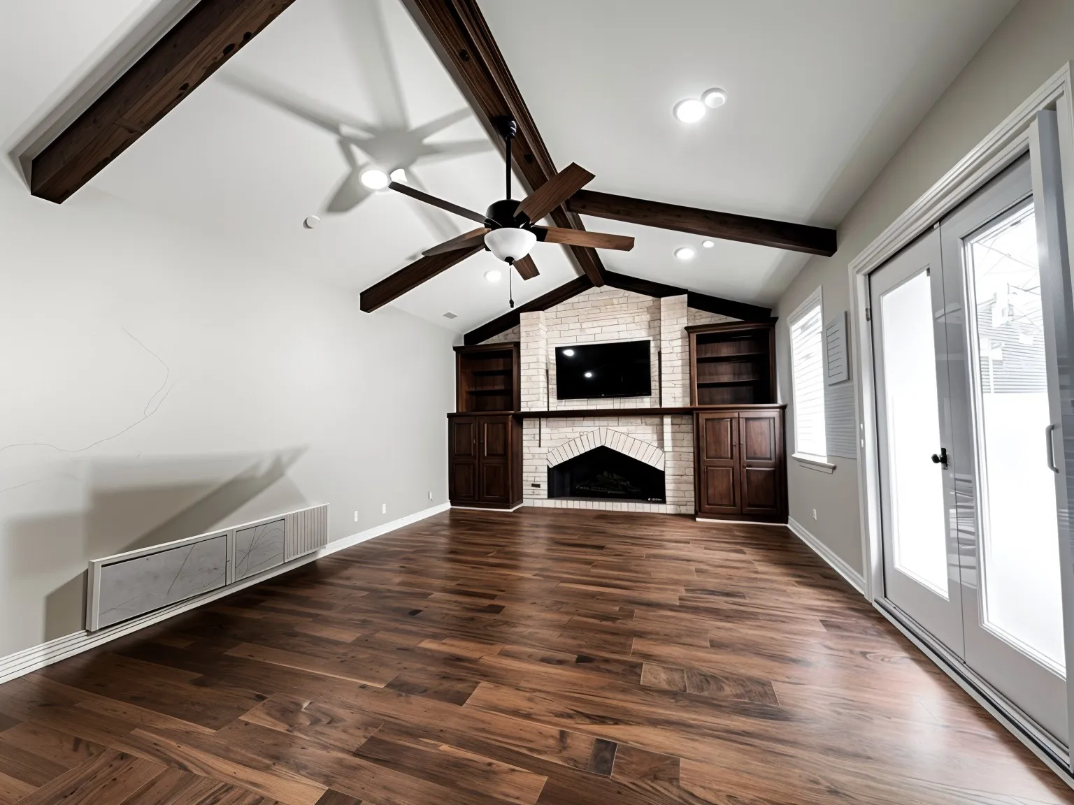 Single Family Residence For Sale in Smith County , 4107 Chester Drive, Tyler, Texas 75701, 4 Bedroom, 2 Bathroom, Garage spaces, 2,753 Sqft, built in 1969, Preowned, mls#21066961, Real Estate Agent in Tyler, Homes For Sale in Smith county, Homes For Sale in Tyler, Realtor in Tyler Texas, Real Estate Brokerage Independent Realty Texas, Luminita Cordes Realtor