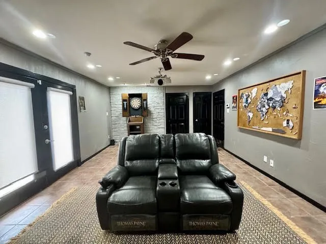 Single Family Residence For Sale in Smith County , 4107 Chester Drive, Tyler, Texas 75701, 4 Bedroom, 2 Bathroom, Garage spaces, 2,753 Sqft, built in 1969, Preowned, mls#21066961, Real Estate Agent in Tyler, Homes For Sale in Smith county, Homes For Sale in Tyler, Realtor in Tyler Texas, Real Estate Brokerage Independent Realty Texas, Luminita Cordes Realtor