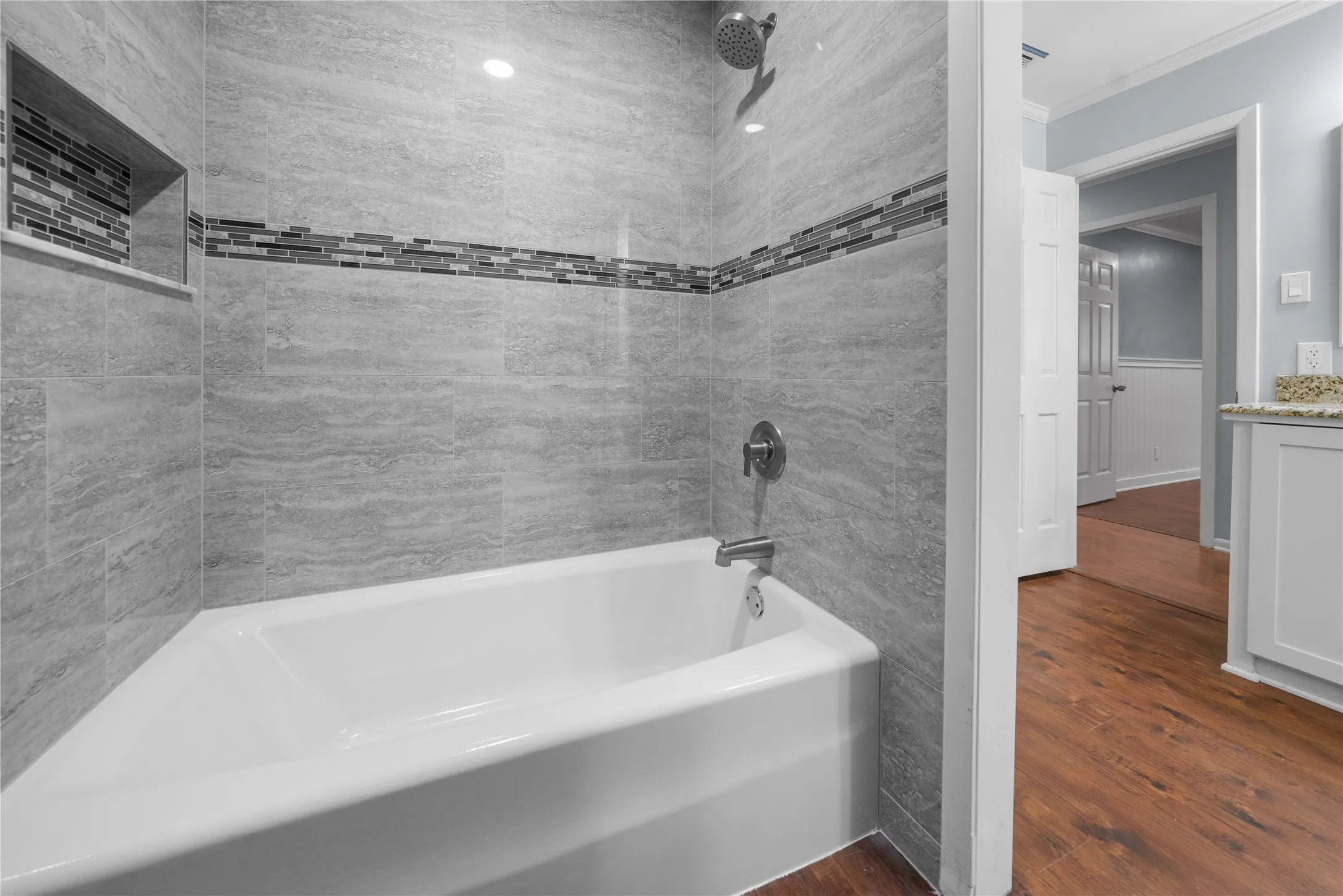 Single Family Residence For Sale in Smith County , 4107 Chester Drive, Tyler, Texas 75701, 4 Bedroom, 2 Bathroom, Garage spaces, 2,753 Sqft, built in 1969, Preowned, mls#21066961, Real Estate Agent in Tyler, Homes For Sale in Smith county, Homes For Sale in Tyler, Realtor in Tyler Texas, Real Estate Brokerage Independent Realty Texas, Luminita Cordes Realtor