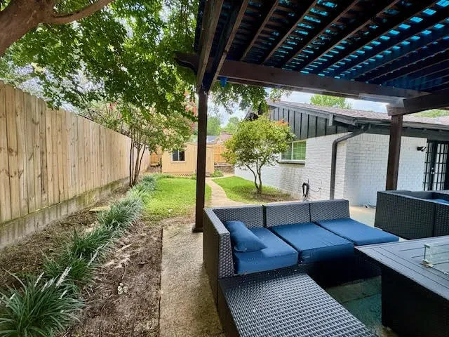 Single Family Residence For Sale in Smith County , 4107 Chester Drive, Tyler, Texas 75701, 4 Bedroom, 2 Bathroom, Garage spaces, 2,753 Sqft, built in 1969, Preowned, mls#21066961, Real Estate Agent in Tyler, Homes For Sale in Smith county, Homes For Sale in Tyler, Realtor in Tyler Texas, Real Estate Brokerage Independent Realty Texas, Luminita Cordes Realtor