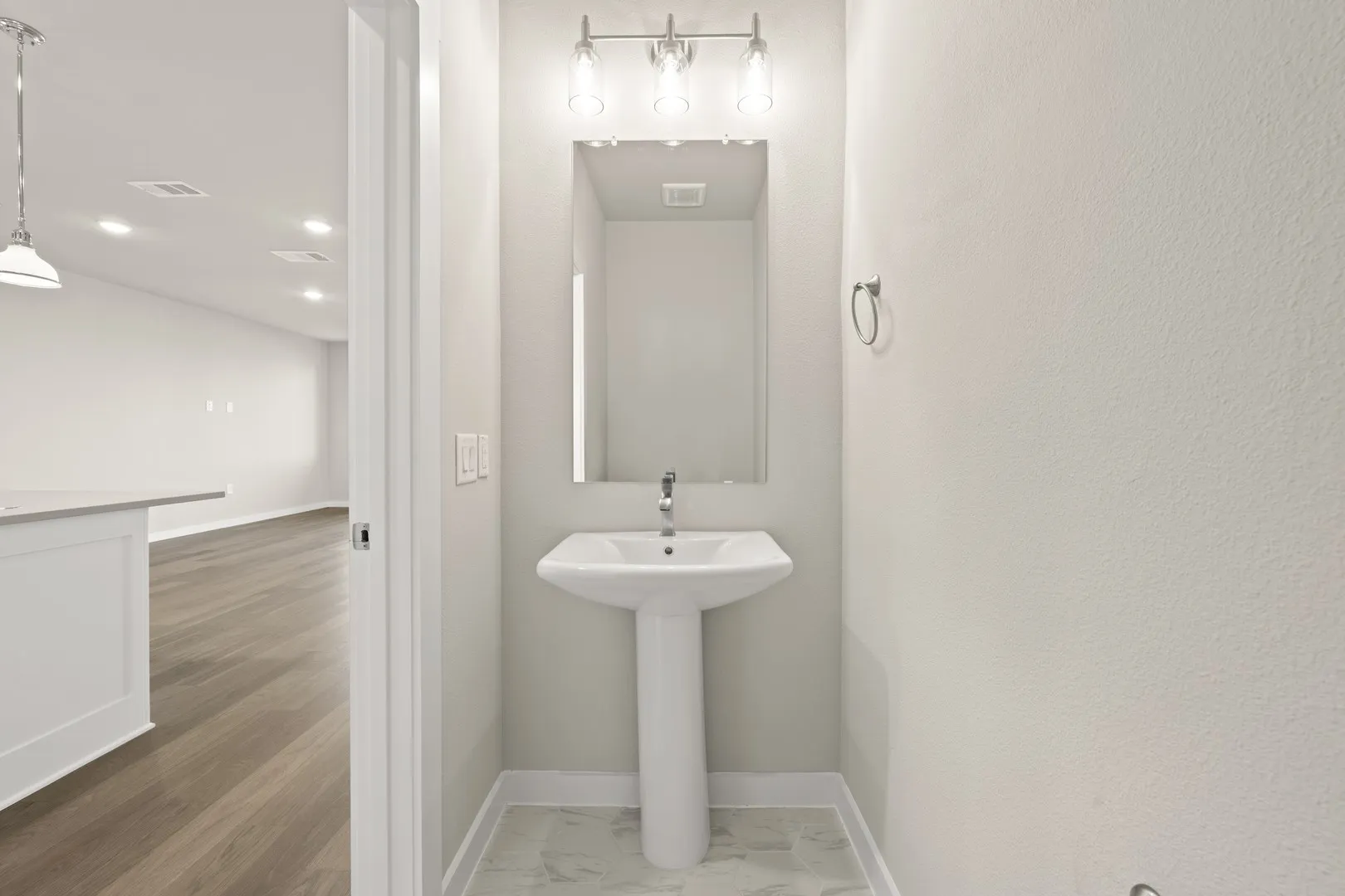 4606 White Buffalo_2220_Aspen- Half Bath-1
