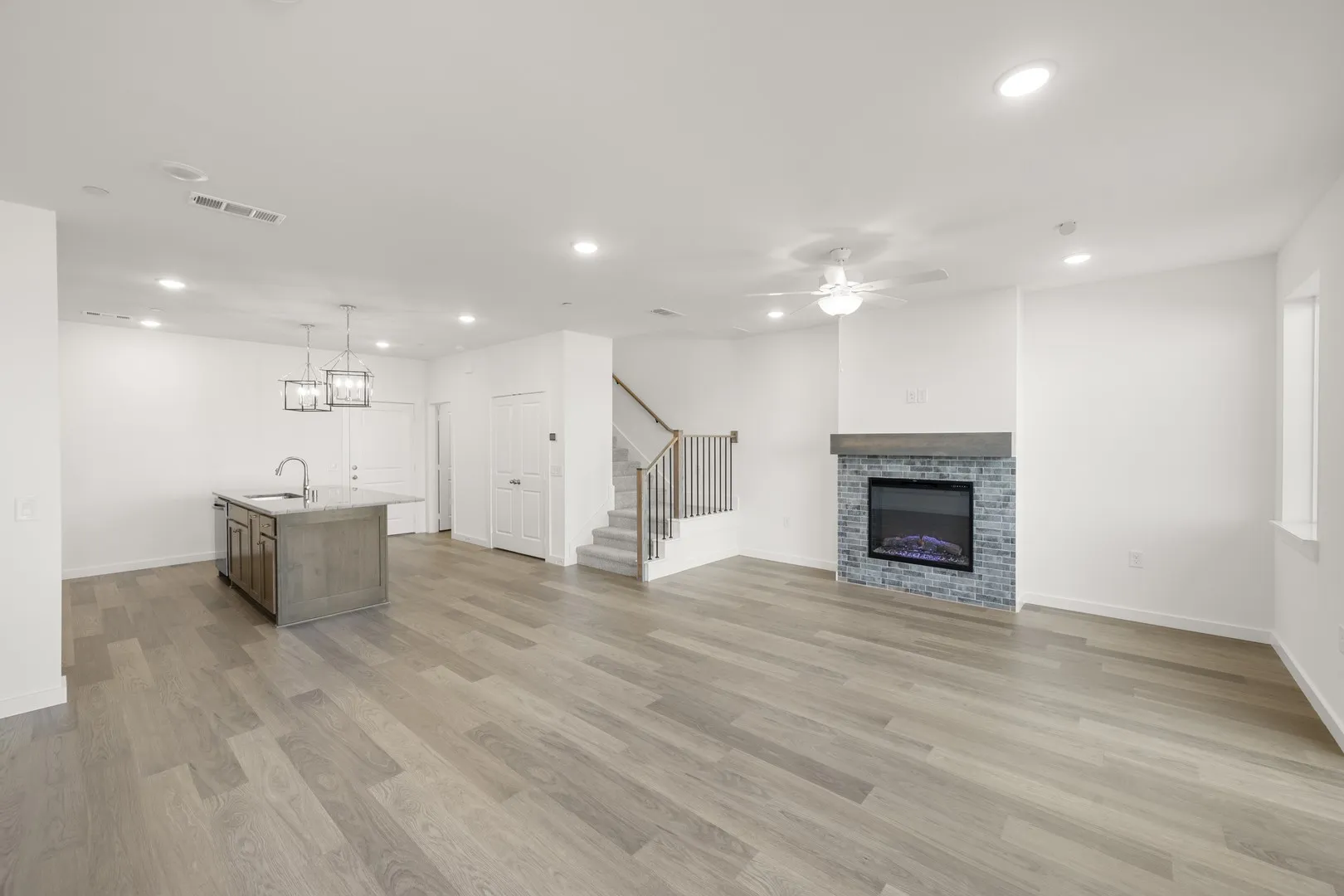 4610 White Buffalo_2221_Birch- Living Room-1