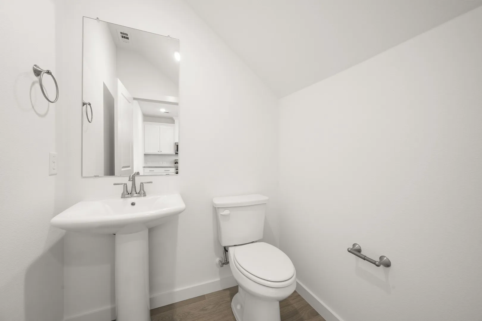 4610 White Buffalo_2221_Birch- Half Bath-1