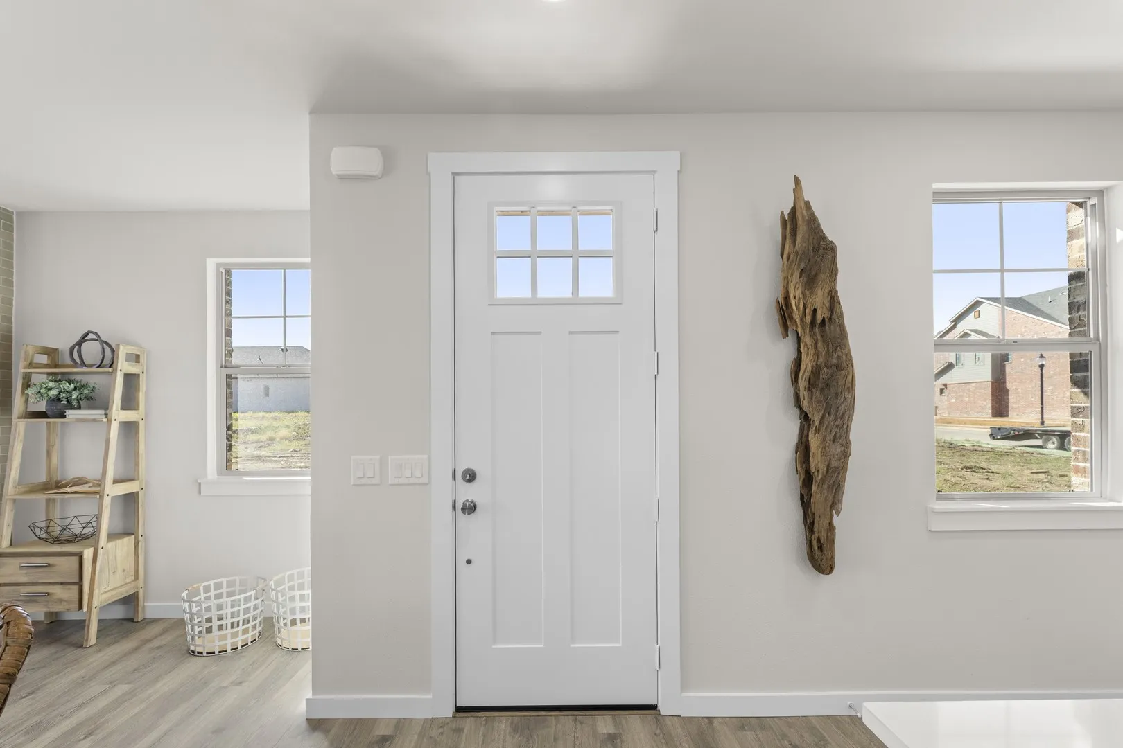 9007 Indianola_2542_Granite_Entry