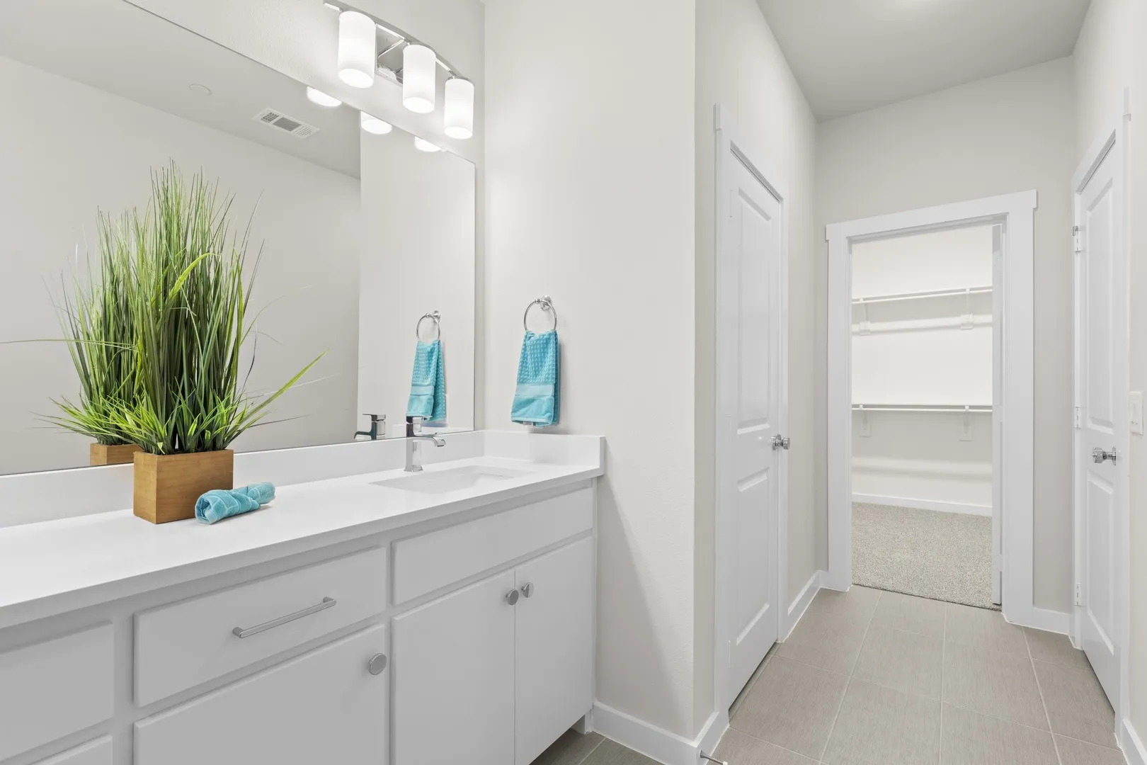 9007 Indianola_2542_Granite_Bath (3)