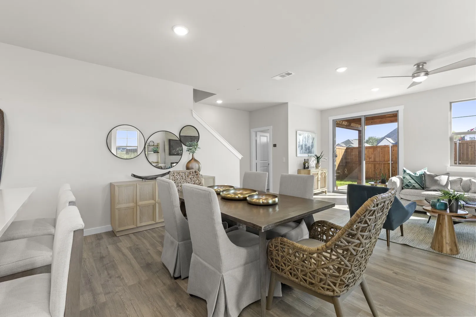 9007 Indianola_2542_Granite_Dining (2)