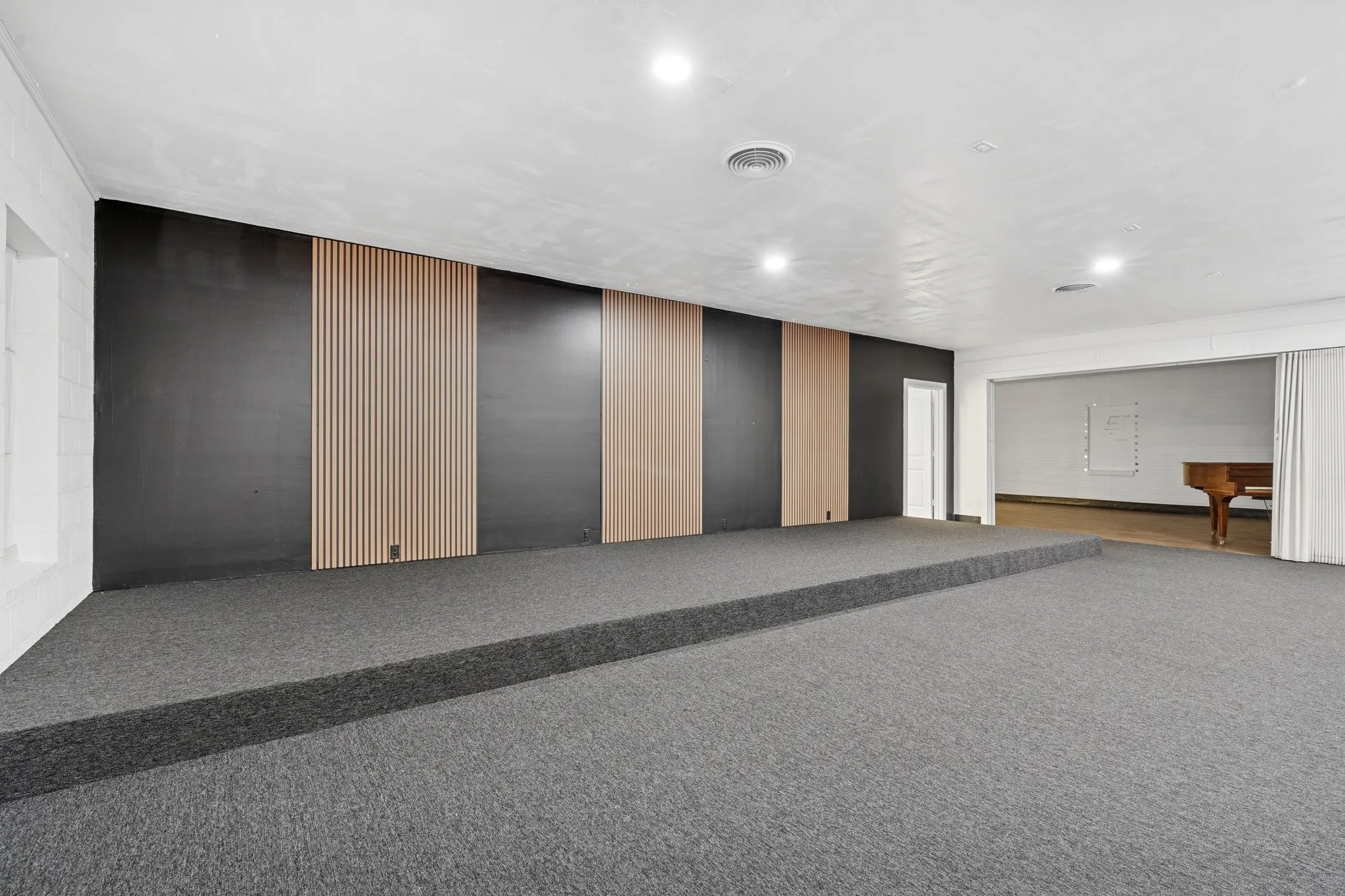 Business For Rent in Dallas County , 200 E Carr Lane, Duncanville, Texas 75116, 0, 0, Garage spaces, 0 Sqft, built in 1960, Preowned, mls#21067317, Real Estate Agent in Duncanville, Homes For Rent in Dallas county, Homes For Rent in Duncanville, Realtor in Duncanville Texas, Real Estate Brokerage Independent Realty Texas, Luminita Cordes Realtor