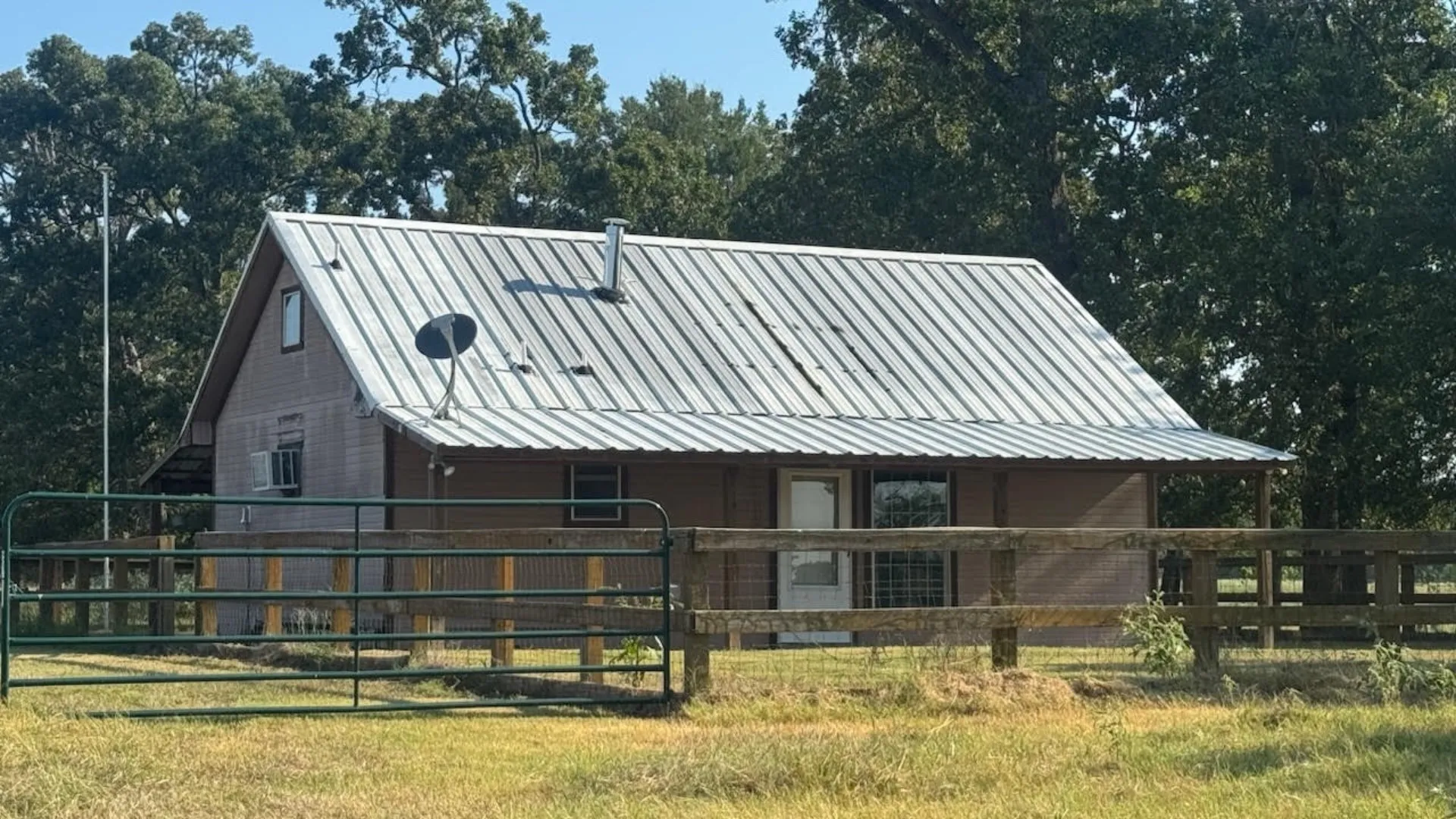 Farm For Sale in Franklin (TX) County , 768 County Road 2220, Talco, Texas 75487, 4 Bedroom, 3 Bathroom, 2 Garage spaces, 2,280 Sqft, built in 2012, mls#21068244, Real Estate Agent in Talco, Homes For Sale in Franklin (TX) county, Homes For Sale in Talco, Realtor in Talco Texas, Real Estate Brokerage Independent Realty Texas, Luminita Cordes Realtor