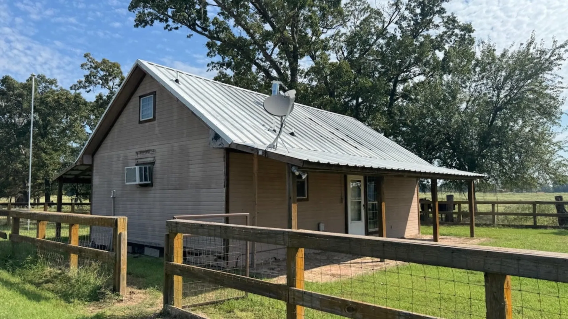 Farm For Sale in Franklin (TX) County , 768 County Road 2220, Talco, Texas 75487, 4 Bedroom, 3 Bathroom, 2 Garage spaces, 2,280 Sqft, built in 2012, mls#21068244, Real Estate Agent in Talco, Homes For Sale in Franklin (TX) county, Homes For Sale in Talco, Realtor in Talco Texas, Real Estate Brokerage Independent Realty Texas, Luminita Cordes Realtor