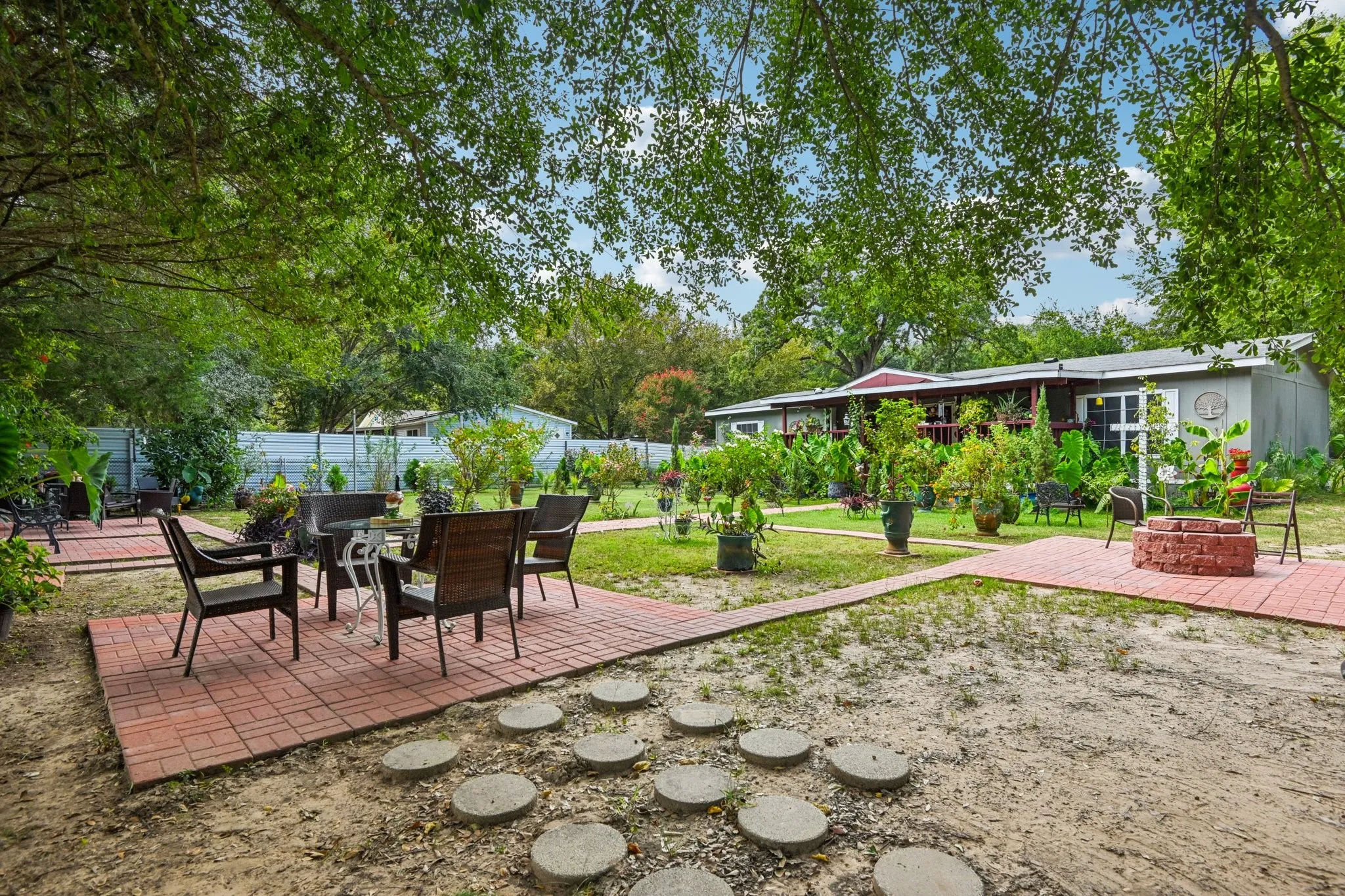 Mobile Home For Sale in Kaufman County , 29275 Fm 429, Terrell, Texas 75161, 3 Bedroom, 2 Bathroom, 2 Garage spaces, 1,568 Sqft, built in 1998, mls#21068337, Real Estate Agent in Terrell, Homes For Sale in Kaufman county, Homes For Sale in Terrell, Realtor in Terrell Texas, Real Estate Brokerage Independent Realty Texas, Luminita Cordes Realtor