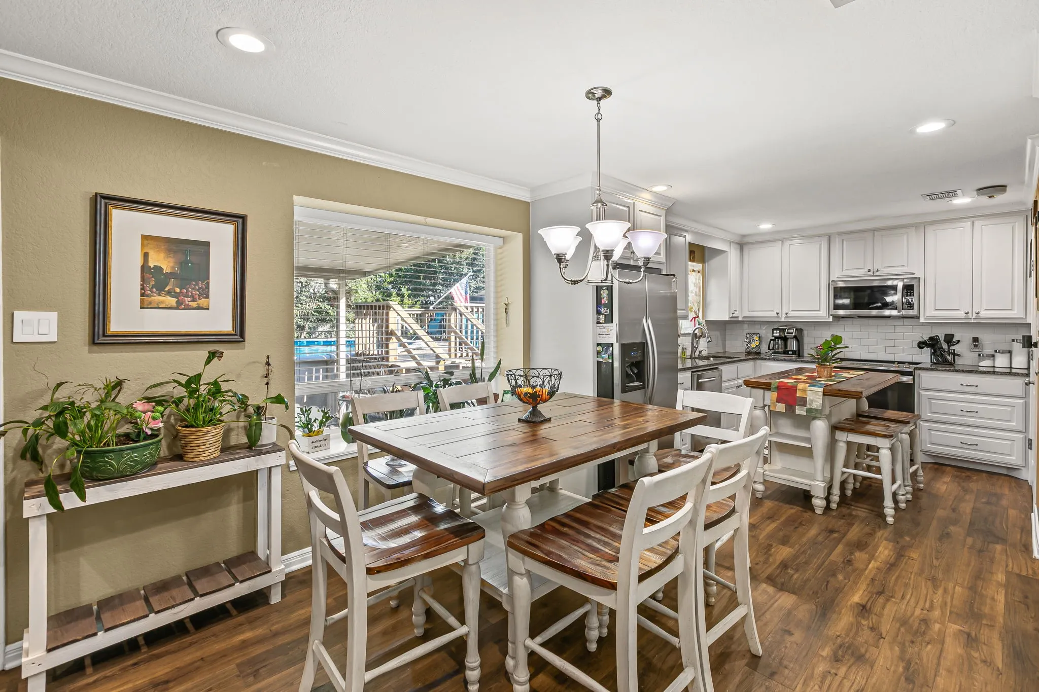 Dining space featuring crown molding, dark wood-style floors, a chandelier, and recessed lighting