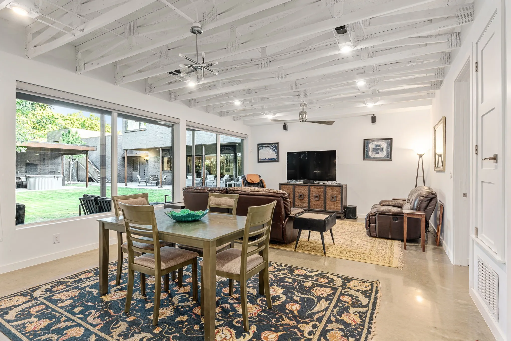 Guest Quarters Dining Area