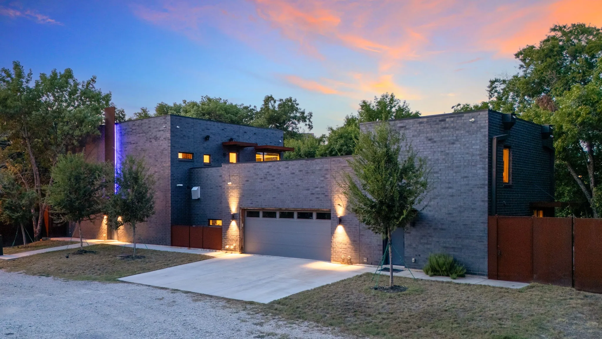 Single Family Residence For Sale in Dallas County , 4798 Iberia Avenue, Dallas, Texas 75207, 6 Bedroom, 7 Bathroom, 2 Garage spaces, 5,486 Sqft, built in 2021, Preowned, mls#21056779, Real Estate Agent in Dallas, Homes For Sale in Dallas county, Homes For Sale in Dallas, Realtor in Dallas Texas, Real Estate Brokerage Independent Realty Texas, Luminita Cordes Realtor