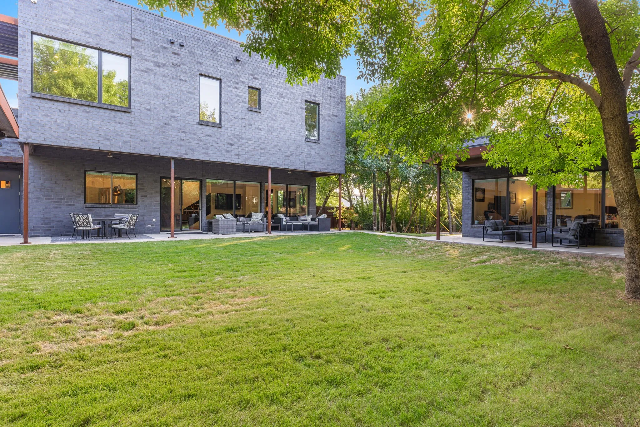 Single Family Residence For Sale in Dallas County , 4798 Iberia Avenue, Dallas, Texas 75207, 6 Bedroom, 7 Bathroom, 2 Garage spaces, 5,486 Sqft, built in 2021, Preowned, mls#21056779, Real Estate Agent in Dallas, Homes For Sale in Dallas county, Homes For Sale in Dallas, Realtor in Dallas Texas, Real Estate Brokerage Independent Realty Texas, Luminita Cordes Realtor