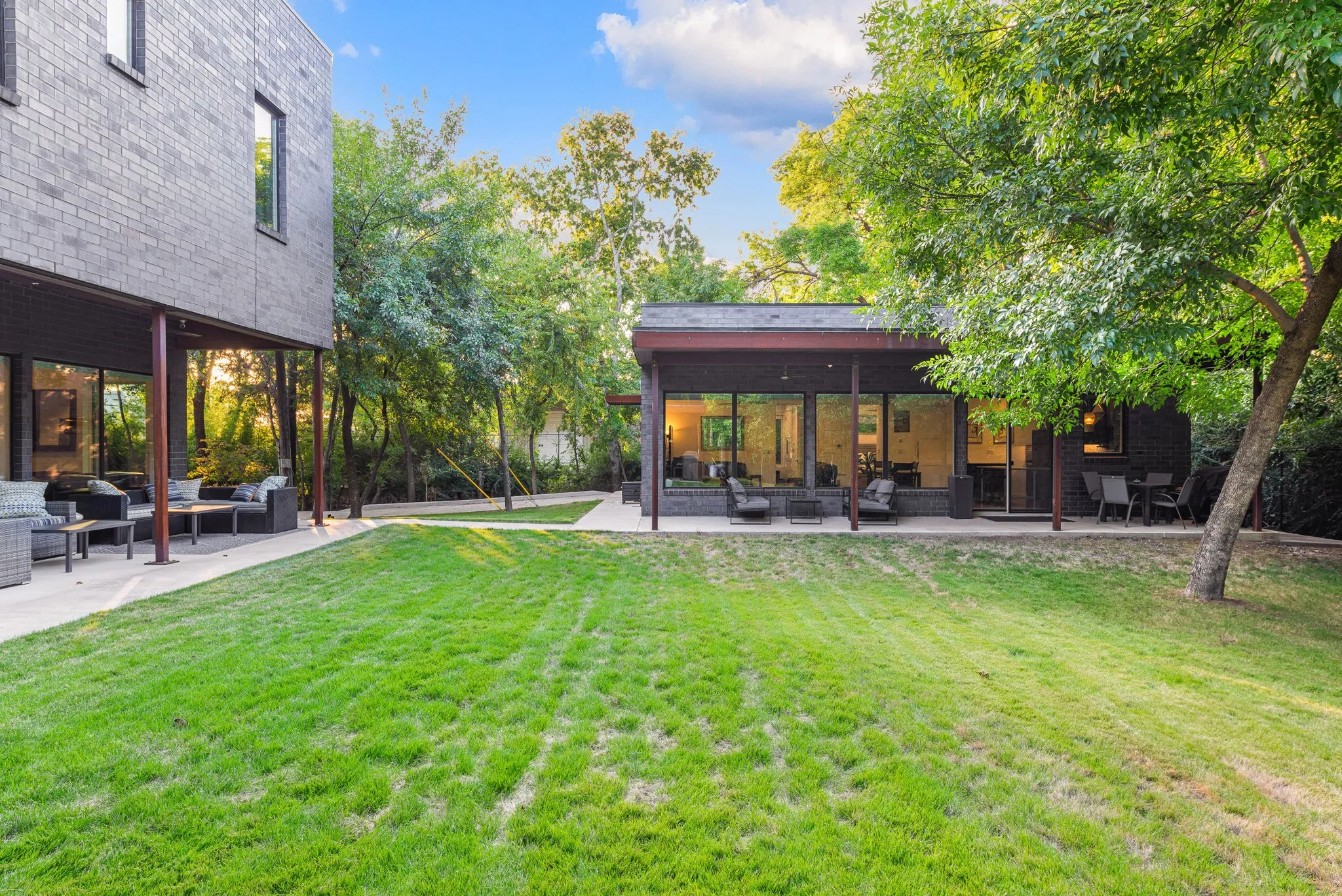 Single Family Residence For Sale in Dallas County , 4798 Iberia Avenue, Dallas, Texas 75207, 6 Bedroom, 7 Bathroom, 2 Garage spaces, 5,486 Sqft, built in 2021, Preowned, mls#21056779, Real Estate Agent in Dallas, Homes For Sale in Dallas county, Homes For Sale in Dallas, Realtor in Dallas Texas, Real Estate Brokerage Independent Realty Texas, Luminita Cordes Realtor