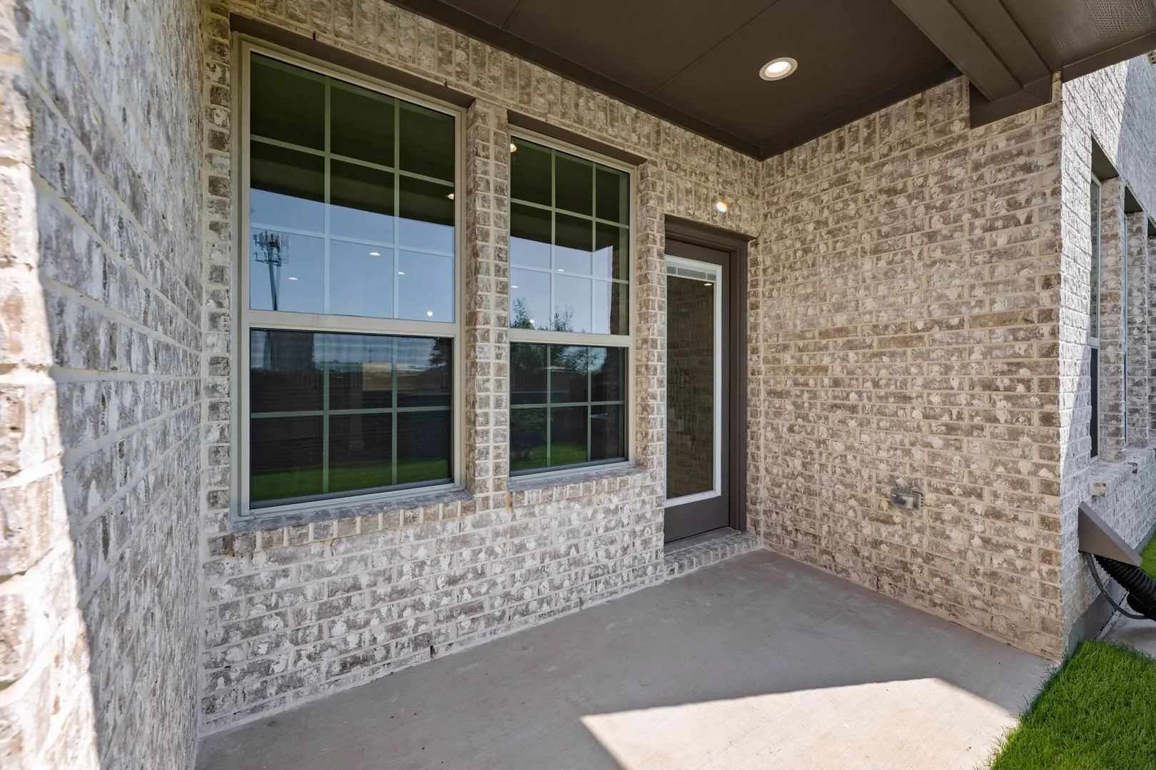 672 Sandiford-Patio-1