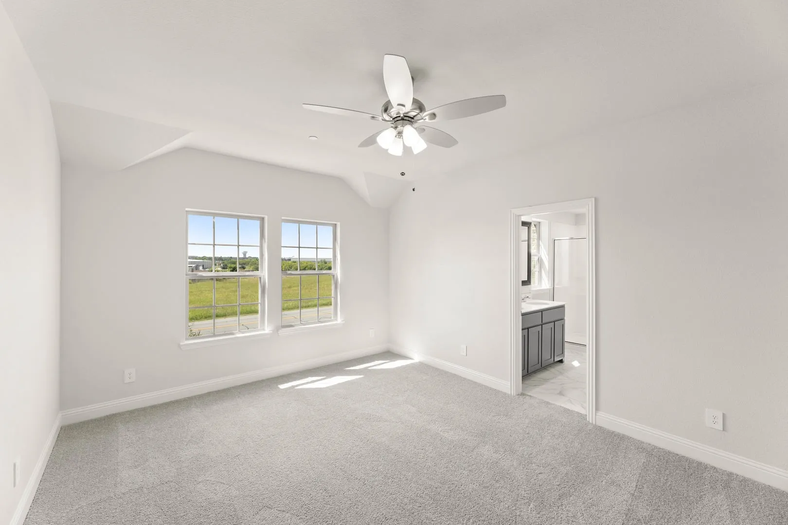 672 Sandiford-Primary Suite-1