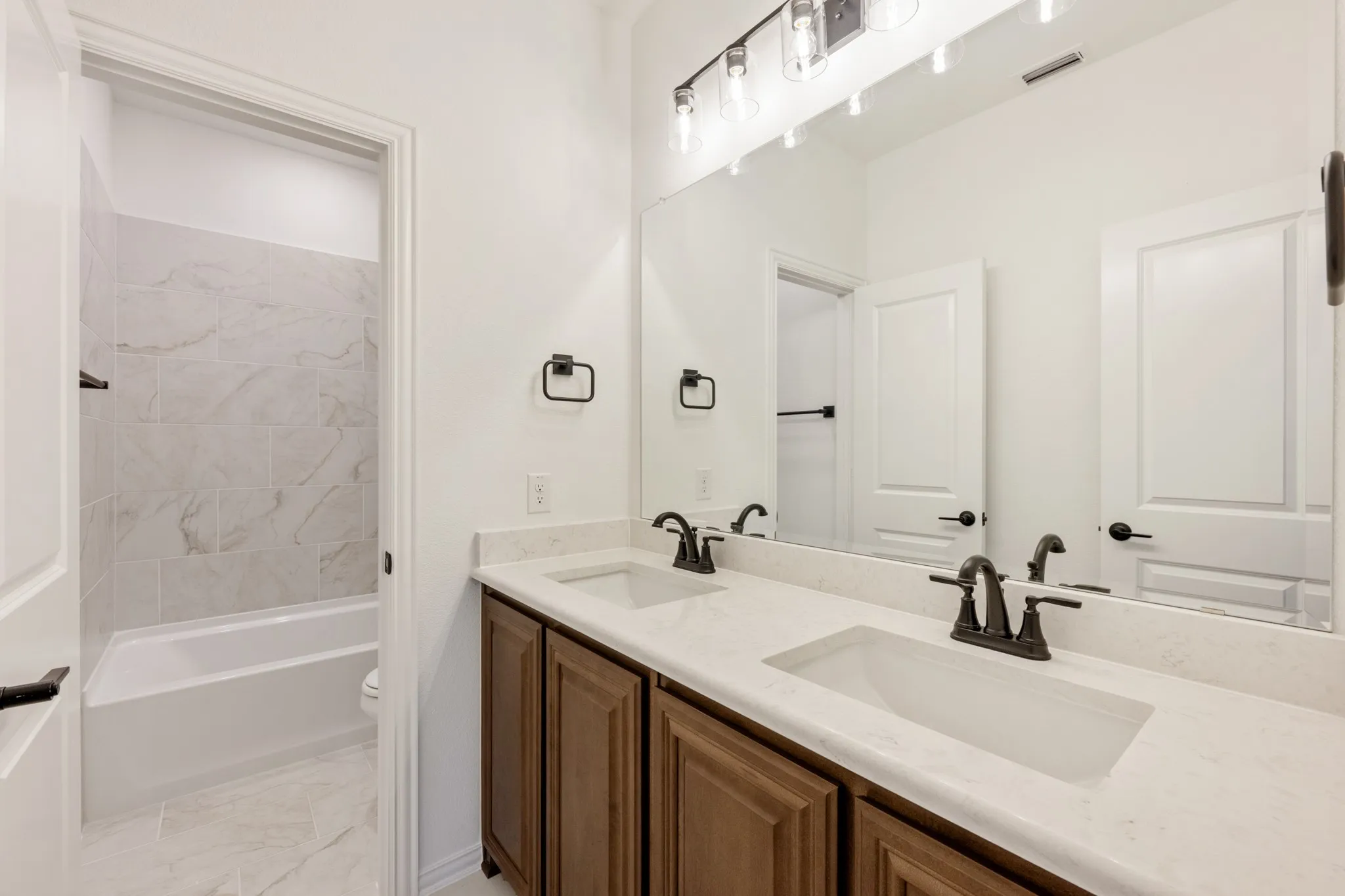 Single Family Residence For Sale in Denton County , 1001 Sedona Trail, Justin, Texas 76247, 4 Bedroom, 4 Bathroom, 2 Garage spaces, 3,430 Sqft, built in 2025, New Construction - Complete, mls#21059025, Real Estate Agent in Justin, Homes For Sale in Denton county, Homes For Sale in Justin, Realtor in Justin Texas, Real Estate Brokerage Independent Realty Texas, Luminita Cordes Realtor