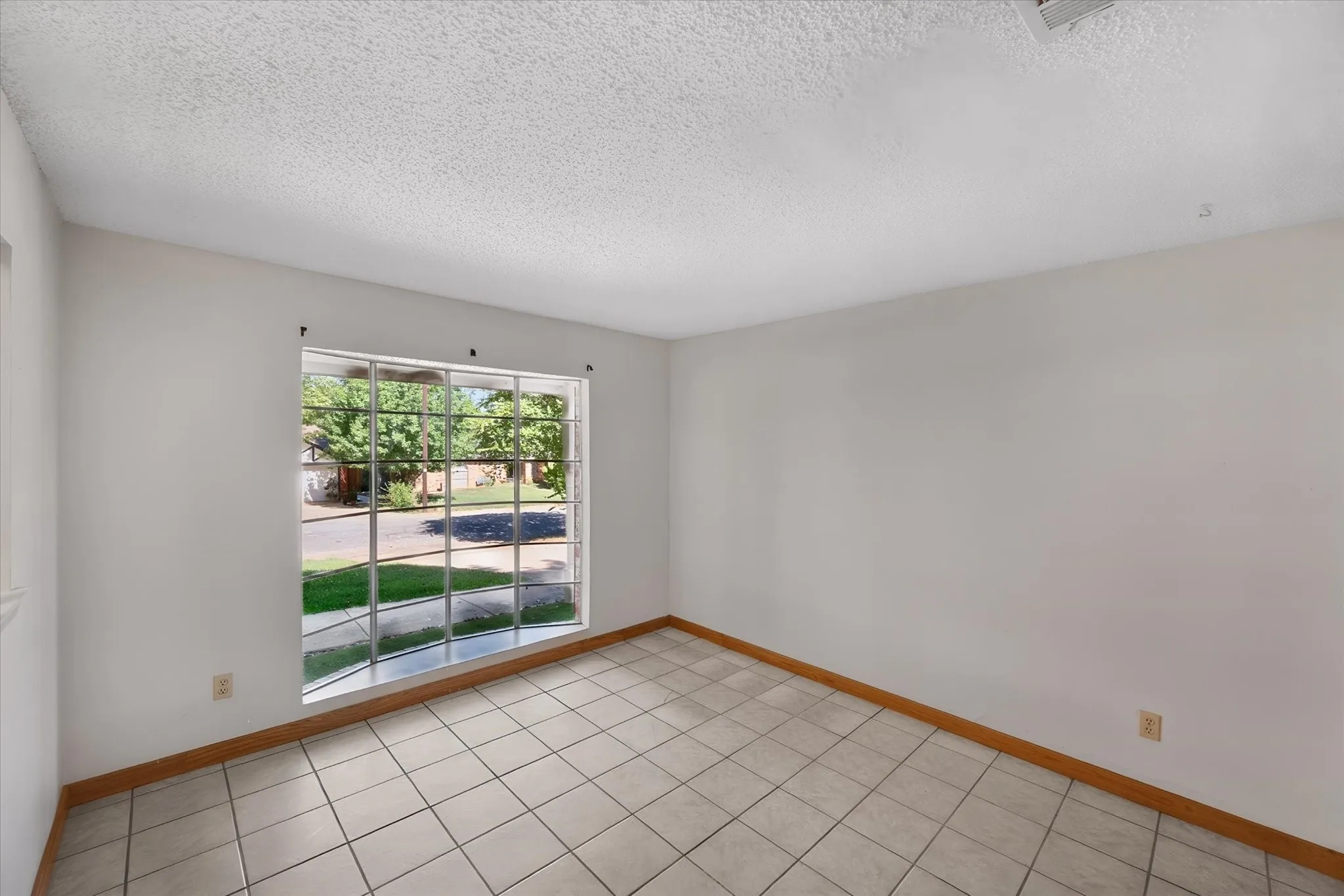 Single Family Residence For Sale in Tarrant County , 3724 Billie Faye Drive, North Richland Hills, Texas 76180, 3 Bedroom, 2 Bathroom, 2 Garage spaces, 1,432 Sqft, built in 1974, mls#21068313, Real Estate Agent in North Richland Hills, Homes For Sale in Tarrant county, Homes For Sale in North Richland Hills, Realtor in North Richland Hills Texas, Real Estate Brokerage Independent Realty Texas, Luminita Cordes Realtor