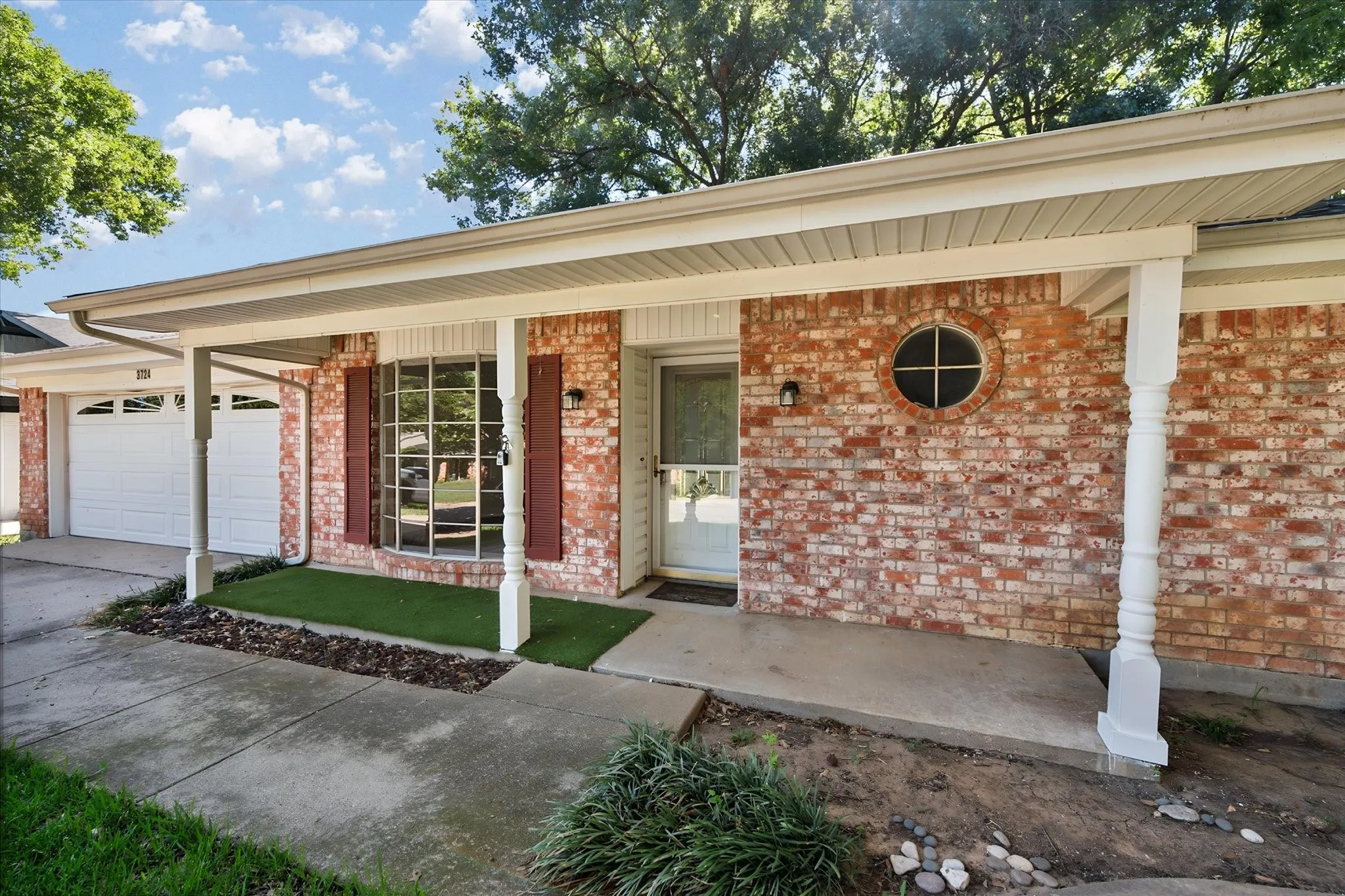 Single Family Residence For Sale in Tarrant County , 3724 Billie Faye Drive, North Richland Hills, Texas 76180, 3 Bedroom, 2 Bathroom, 2 Garage spaces, 1,432 Sqft, built in 1974, mls#21068313, Real Estate Agent in North Richland Hills, Homes For Sale in Tarrant county, Homes For Sale in North Richland Hills, Realtor in North Richland Hills Texas, Real Estate Brokerage Independent Realty Texas, Luminita Cordes Realtor