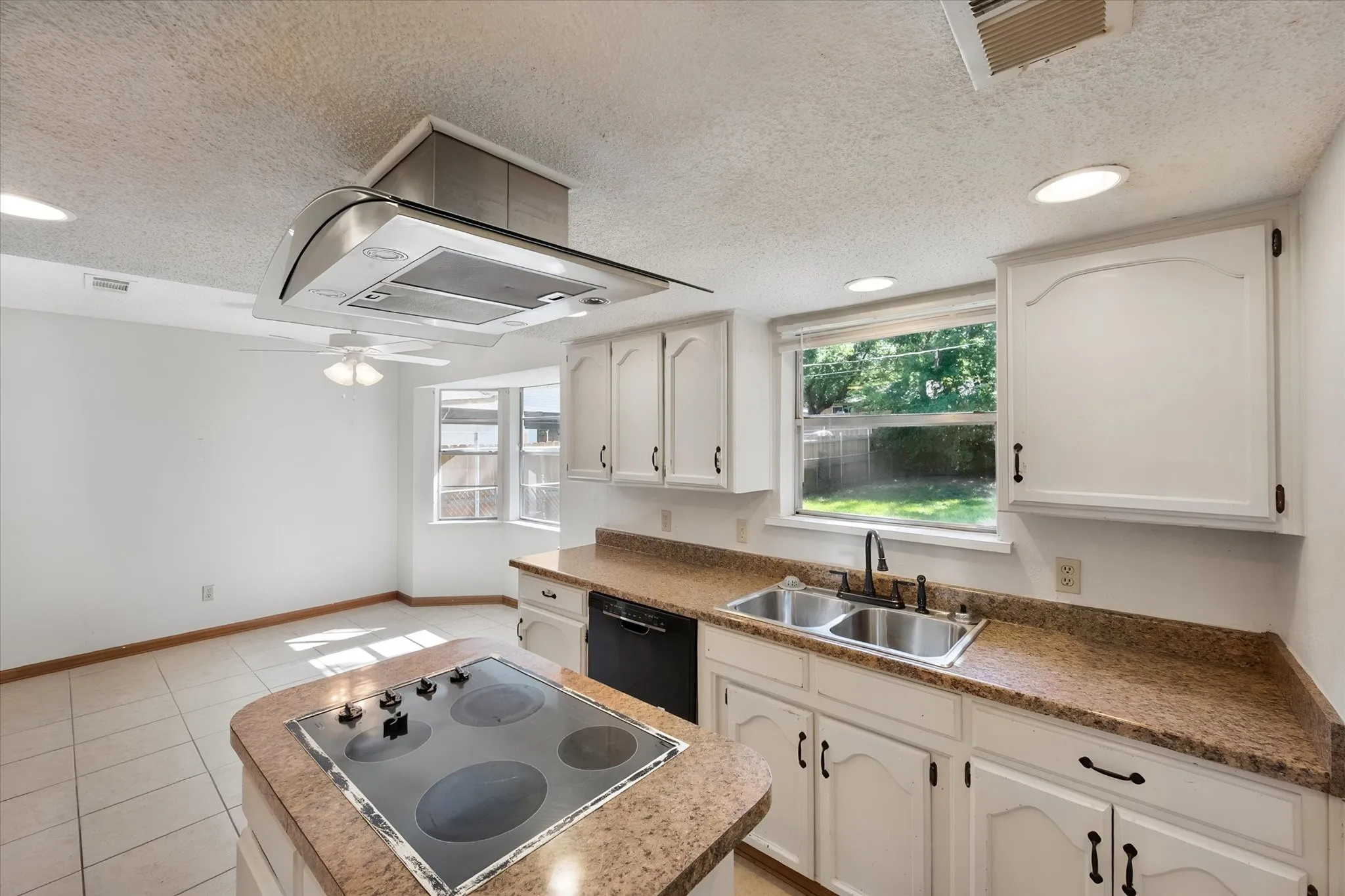 Single Family Residence For Sale in Tarrant County , 3724 Billie Faye Drive, North Richland Hills, Texas 76180, 3 Bedroom, 2 Bathroom, 2 Garage spaces, 1,432 Sqft, built in 1974, mls#21068313, Real Estate Agent in North Richland Hills, Homes For Sale in Tarrant county, Homes For Sale in North Richland Hills, Realtor in North Richland Hills Texas, Real Estate Brokerage Independent Realty Texas, Luminita Cordes Realtor
