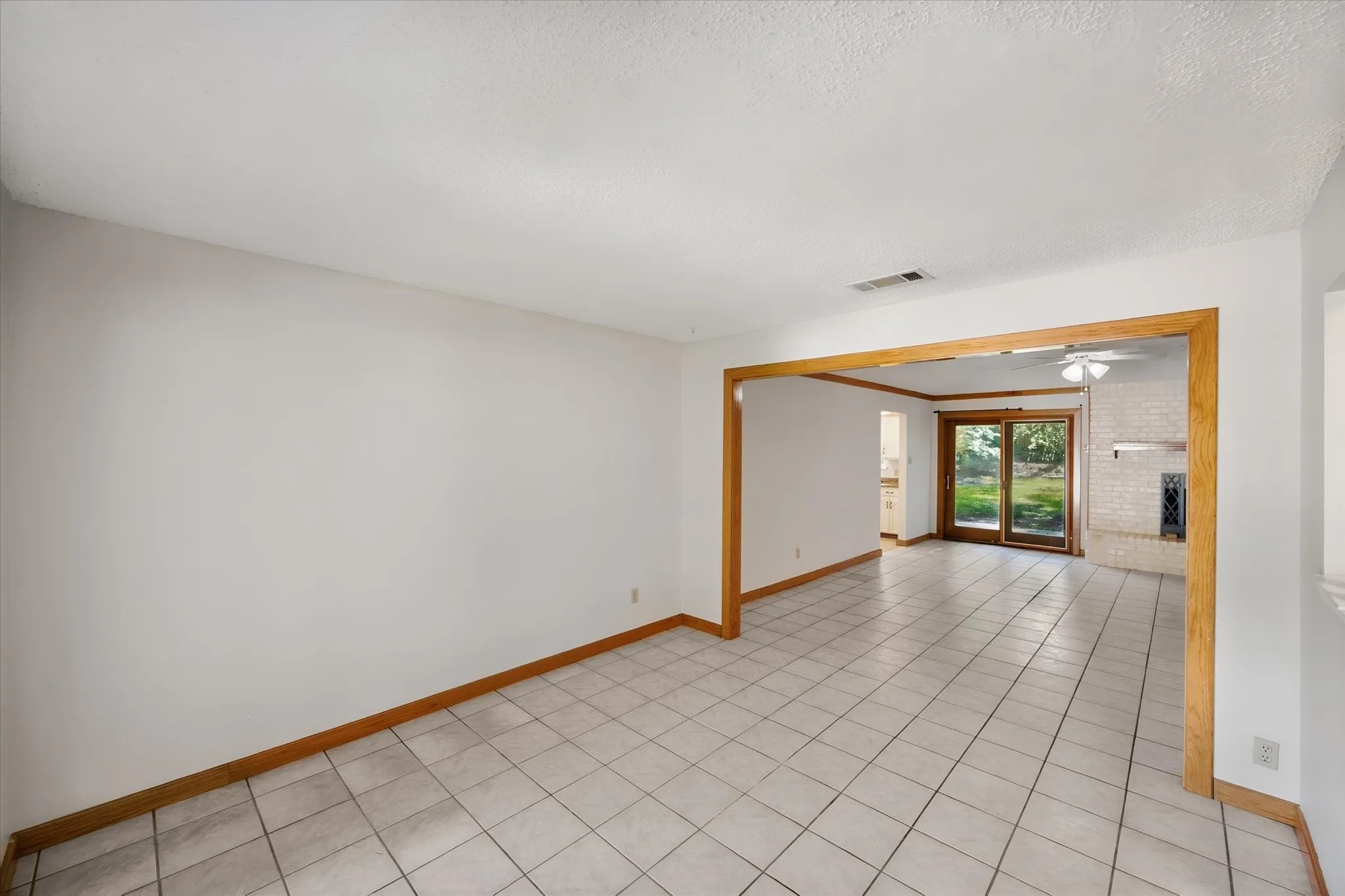 Single Family Residence For Sale in Tarrant County , 3724 Billie Faye Drive, North Richland Hills, Texas 76180, 3 Bedroom, 2 Bathroom, 2 Garage spaces, 1,432 Sqft, built in 1974, mls#21068313, Real Estate Agent in North Richland Hills, Homes For Sale in Tarrant county, Homes For Sale in North Richland Hills, Realtor in North Richland Hills Texas, Real Estate Brokerage Independent Realty Texas, Luminita Cordes Realtor