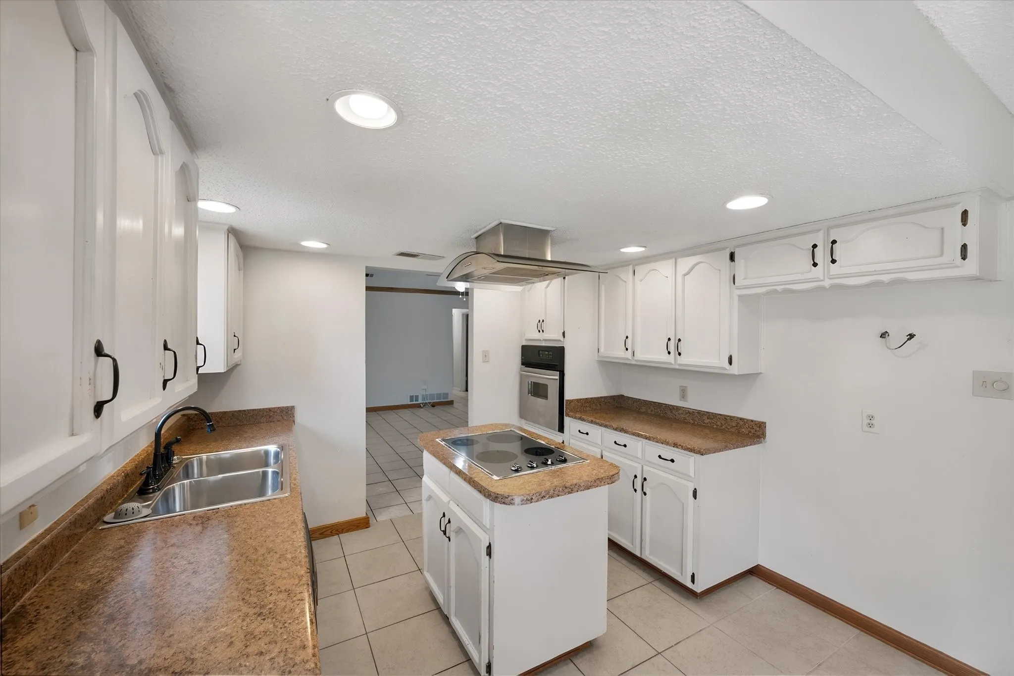 Single Family Residence For Sale in Tarrant County , 3724 Billie Faye Drive, North Richland Hills, Texas 76180, 3 Bedroom, 2 Bathroom, 2 Garage spaces, 1,432 Sqft, built in 1974, mls#21068313, Real Estate Agent in North Richland Hills, Homes For Sale in Tarrant county, Homes For Sale in North Richland Hills, Realtor in North Richland Hills Texas, Real Estate Brokerage Independent Realty Texas, Luminita Cordes Realtor