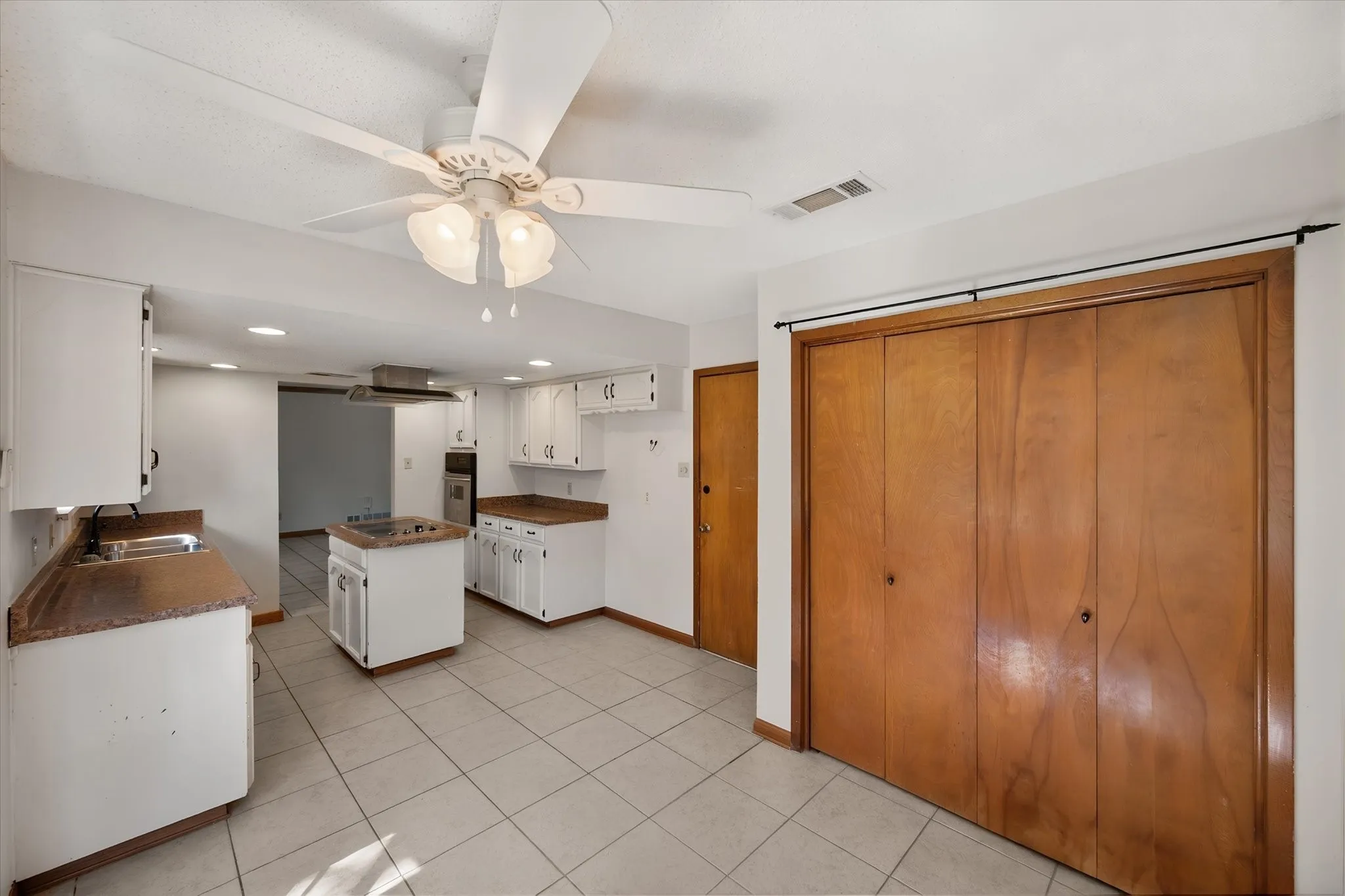 Single Family Residence For Sale in Tarrant County , 3724 Billie Faye Drive, North Richland Hills, Texas 76180, 3 Bedroom, 2 Bathroom, 2 Garage spaces, 1,432 Sqft, built in 1974, mls#21068313, Real Estate Agent in North Richland Hills, Homes For Sale in Tarrant county, Homes For Sale in North Richland Hills, Realtor in North Richland Hills Texas, Real Estate Brokerage Independent Realty Texas, Luminita Cordes Realtor