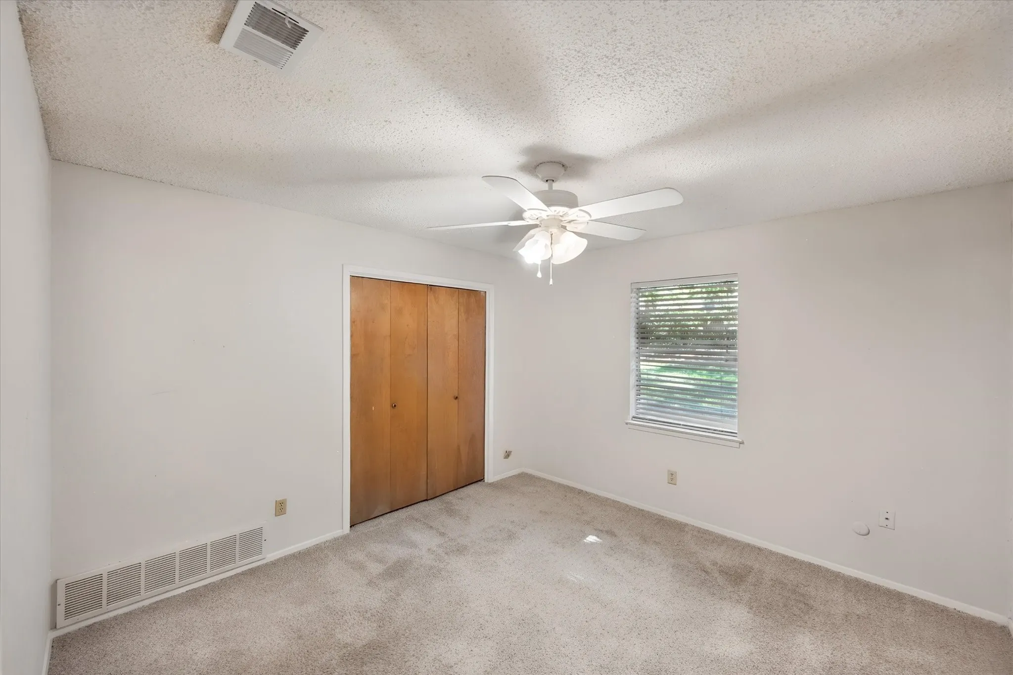 Single Family Residence For Sale in Tarrant County , 3724 Billie Faye Drive, North Richland Hills, Texas 76180, 3 Bedroom, 2 Bathroom, 2 Garage spaces, 1,432 Sqft, built in 1974, mls#21068313, Real Estate Agent in North Richland Hills, Homes For Sale in Tarrant county, Homes For Sale in North Richland Hills, Realtor in North Richland Hills Texas, Real Estate Brokerage Independent Realty Texas, Luminita Cordes Realtor