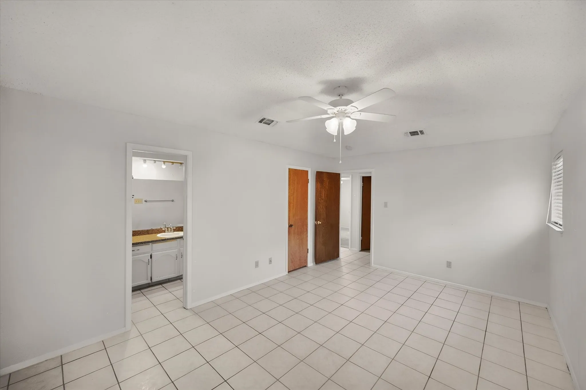 Single Family Residence For Sale in Tarrant County , 3724 Billie Faye Drive, North Richland Hills, Texas 76180, 3 Bedroom, 2 Bathroom, 2 Garage spaces, 1,432 Sqft, built in 1974, mls#21068313, Real Estate Agent in North Richland Hills, Homes For Sale in Tarrant county, Homes For Sale in North Richland Hills, Realtor in North Richland Hills Texas, Real Estate Brokerage Independent Realty Texas, Luminita Cordes Realtor