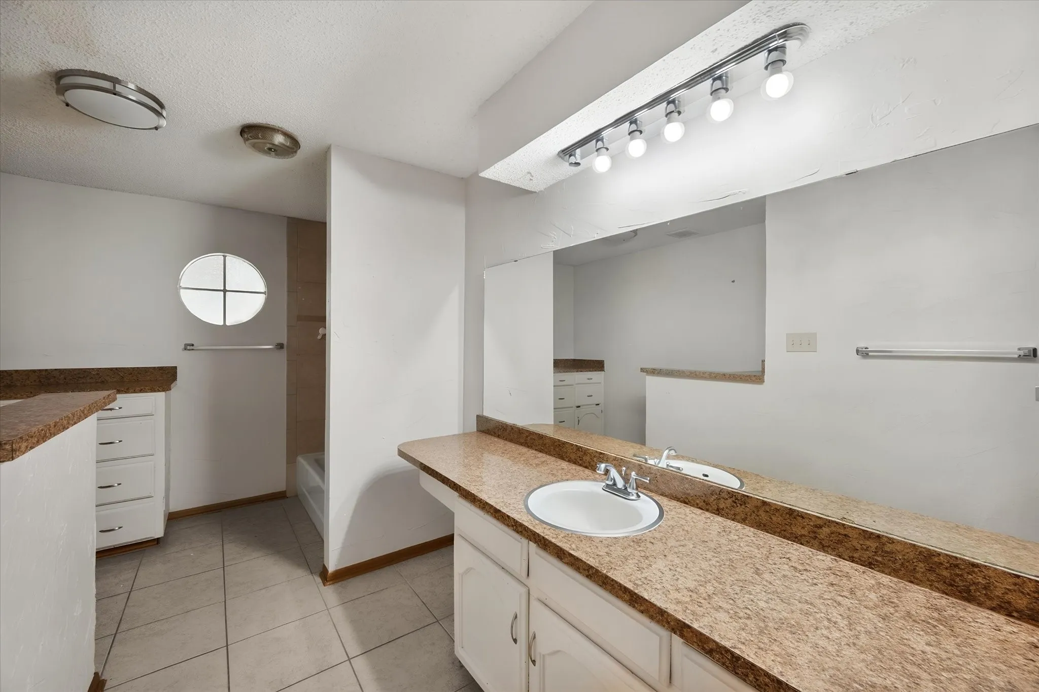 Single Family Residence For Sale in Tarrant County , 3724 Billie Faye Drive, North Richland Hills, Texas 76180, 3 Bedroom, 2 Bathroom, 2 Garage spaces, 1,432 Sqft, built in 1974, mls#21068313, Real Estate Agent in North Richland Hills, Homes For Sale in Tarrant county, Homes For Sale in North Richland Hills, Realtor in North Richland Hills Texas, Real Estate Brokerage Independent Realty Texas, Luminita Cordes Realtor