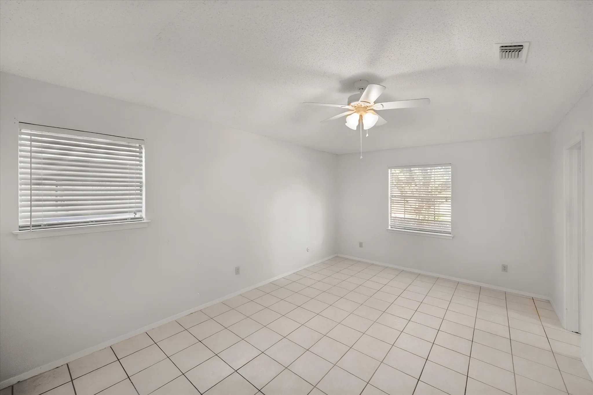 Single Family Residence For Sale in Tarrant County , 3724 Billie Faye Drive, North Richland Hills, Texas 76180, 3 Bedroom, 2 Bathroom, 2 Garage spaces, 1,432 Sqft, built in 1974, mls#21068313, Real Estate Agent in North Richland Hills, Homes For Sale in Tarrant county, Homes For Sale in North Richland Hills, Realtor in North Richland Hills Texas, Real Estate Brokerage Independent Realty Texas, Luminita Cordes Realtor