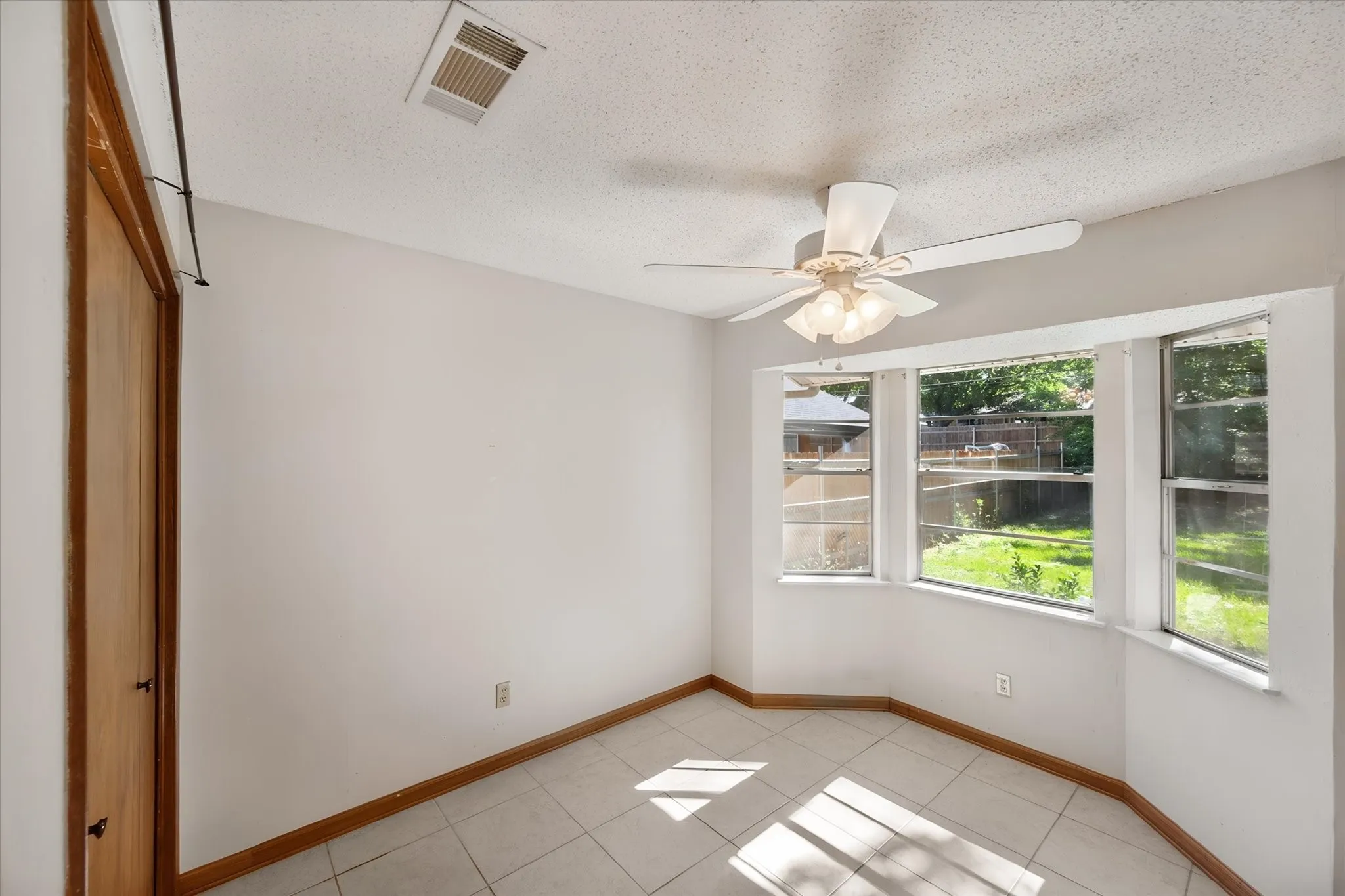 Single Family Residence For Sale in Tarrant County , 3724 Billie Faye Drive, North Richland Hills, Texas 76180, 3 Bedroom, 2 Bathroom, 2 Garage spaces, 1,432 Sqft, built in 1974, mls#21068313, Real Estate Agent in North Richland Hills, Homes For Sale in Tarrant county, Homes For Sale in North Richland Hills, Realtor in North Richland Hills Texas, Real Estate Brokerage Independent Realty Texas, Luminita Cordes Realtor