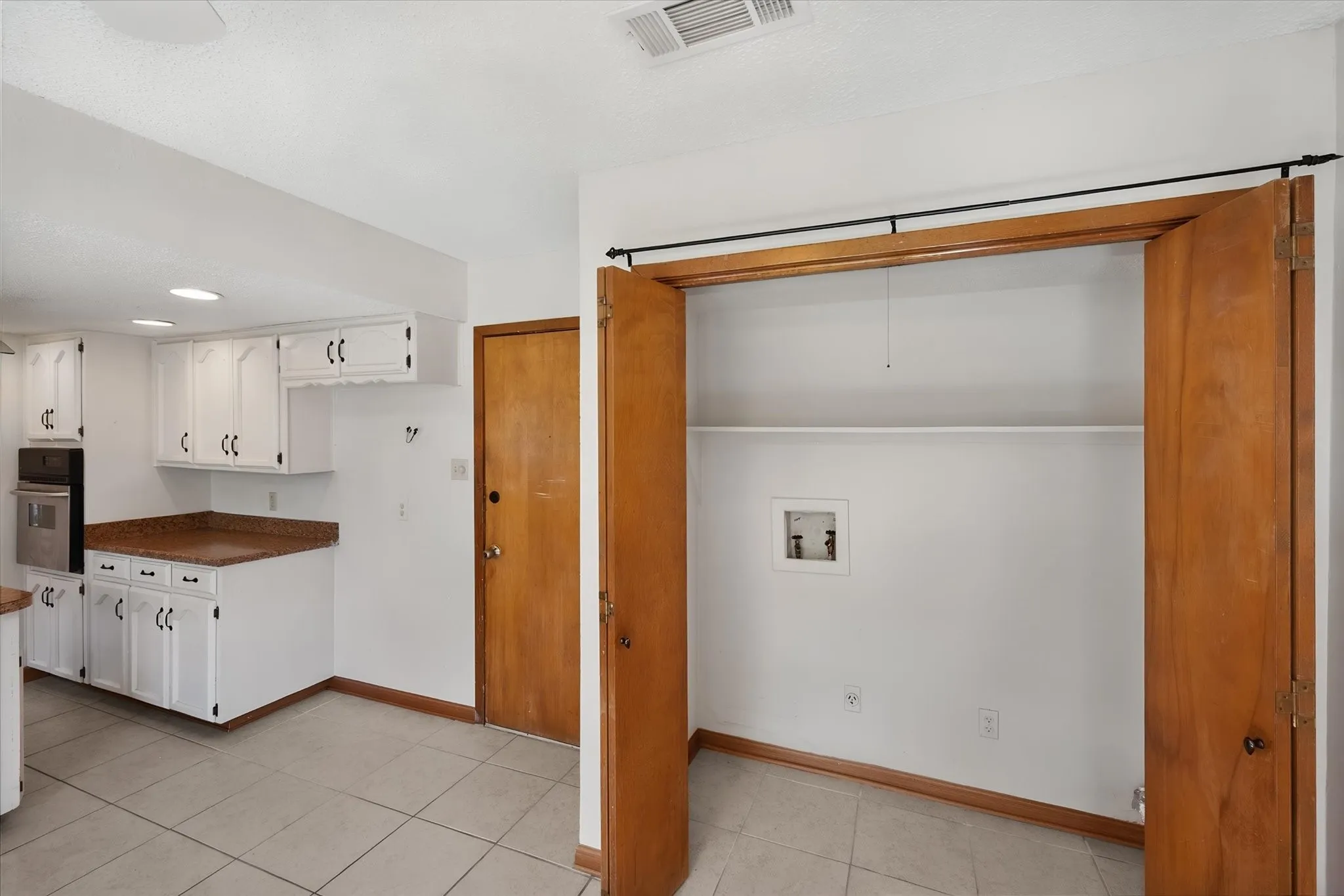 Single Family Residence For Sale in Tarrant County , 3724 Billie Faye Drive, North Richland Hills, Texas 76180, 3 Bedroom, 2 Bathroom, 2 Garage spaces, 1,432 Sqft, built in 1974, mls#21068313, Real Estate Agent in North Richland Hills, Homes For Sale in Tarrant county, Homes For Sale in North Richland Hills, Realtor in North Richland Hills Texas, Real Estate Brokerage Independent Realty Texas, Luminita Cordes Realtor