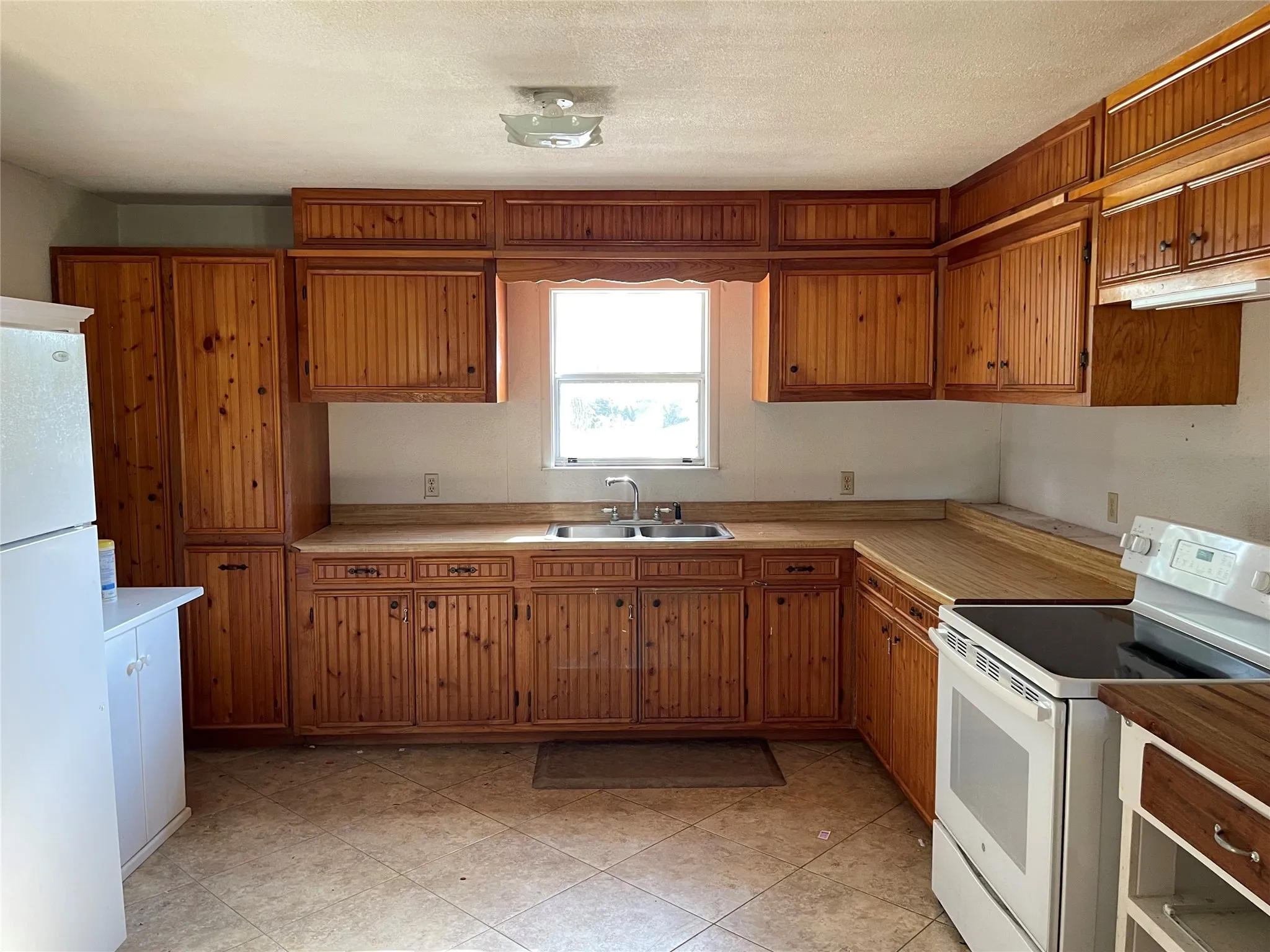 Single Family Residence For Sale in Limestone County , 367 PR 5587A, Jewett, Texas 75846, 2 Bedroom, 2 Bathroom, Garage spaces, 1,400 Sqft, built in 1991, Price $120,000, mls#21061652, Real Estate Agent in Jewett, Homes For Sale in Limestone county, Homes For Sale in Jewett, Realtor in Jewett Texas, Real Estate Brokerage Independent Realty Texas, Luminita Cordes Realtor